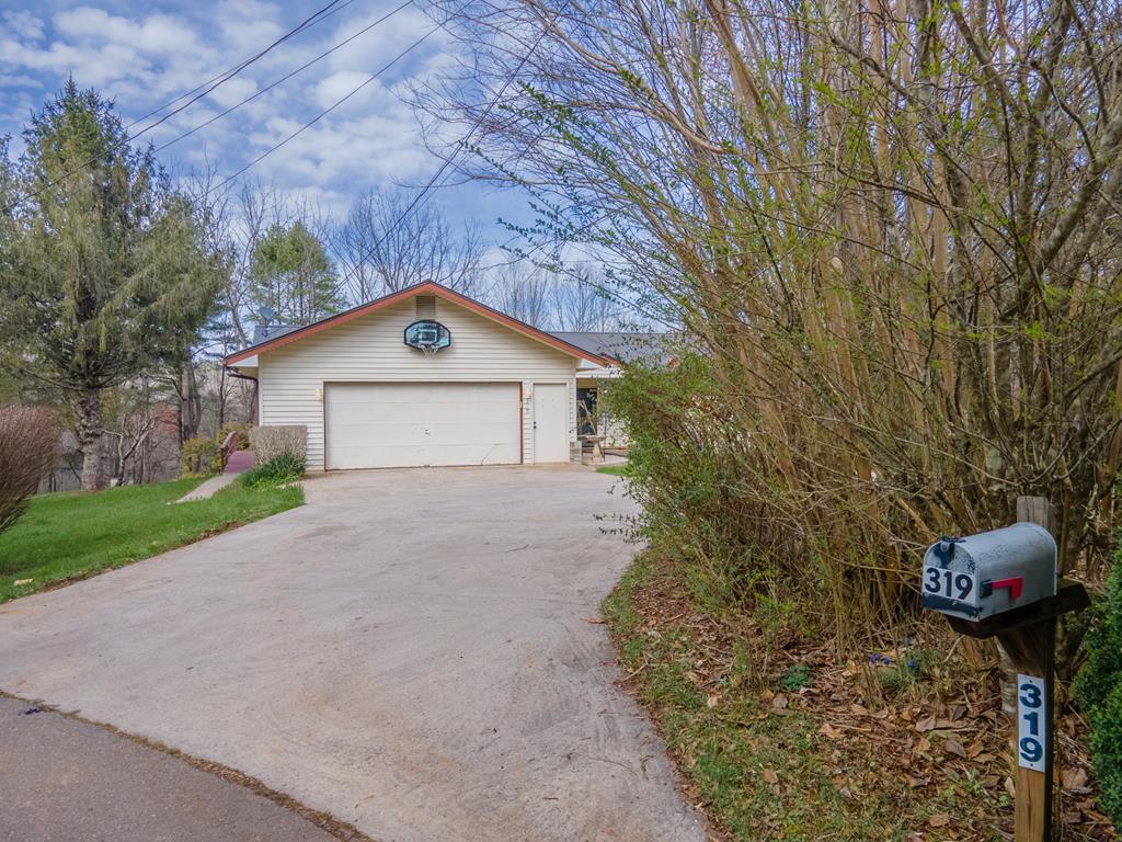 319 Chapel View Dr.