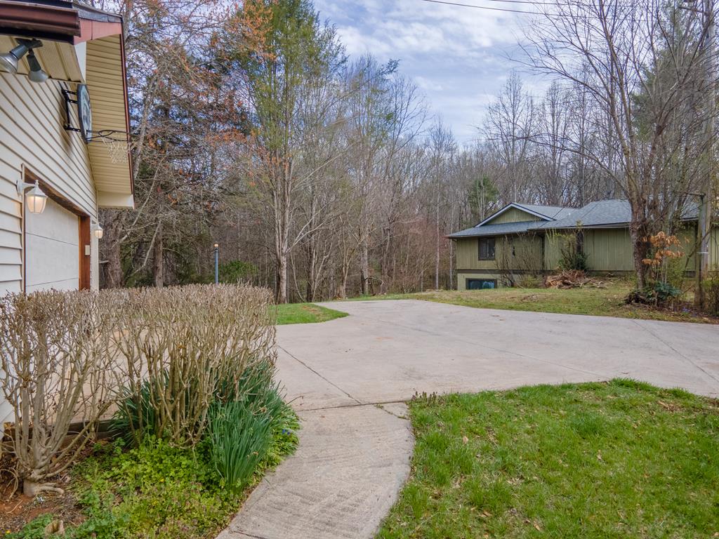 319 Chapel View Dr.