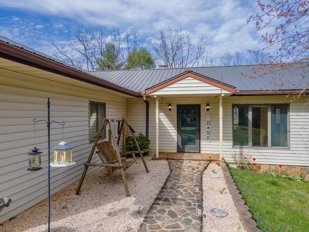 319 Chapel View Dr.