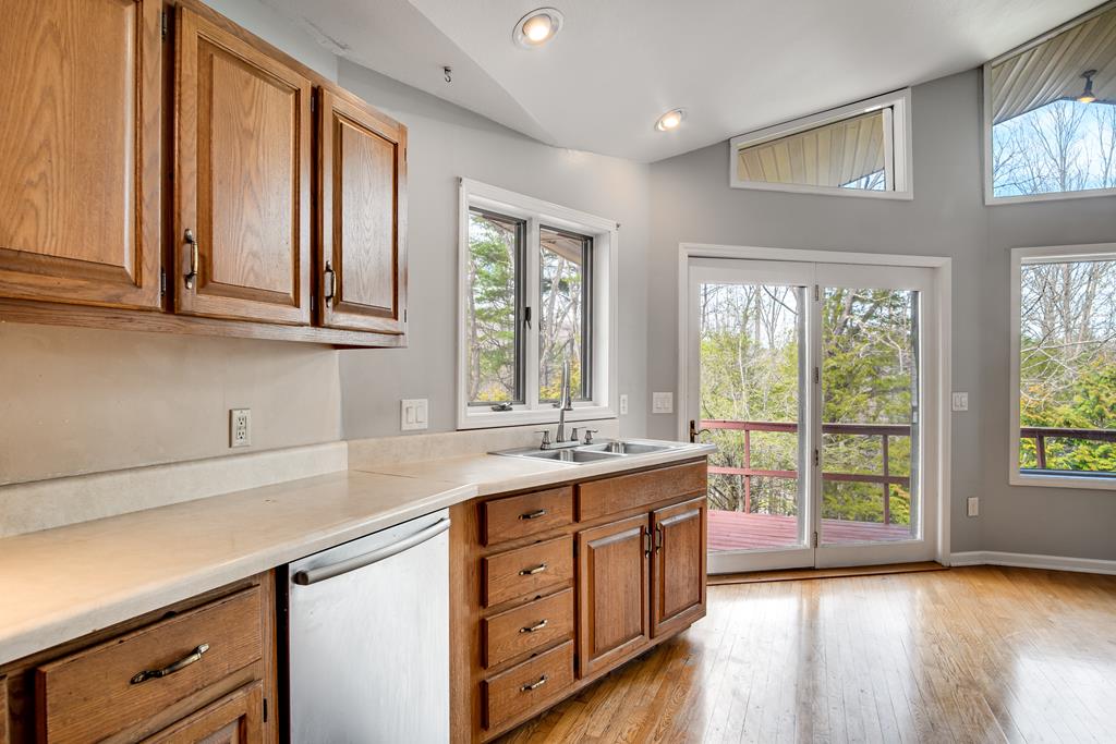 319 Chapel View Dr.