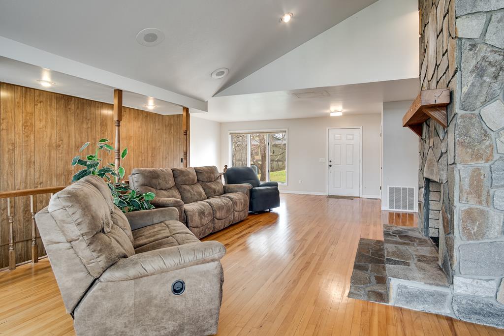 319 Chapel View Dr.