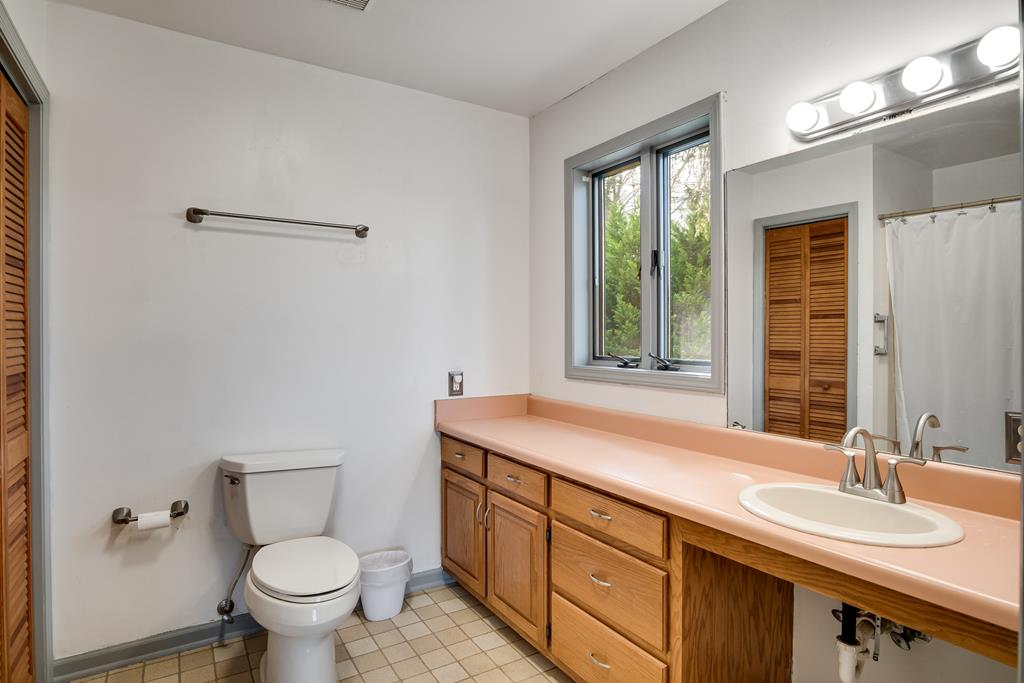319 Chapel View Dr.