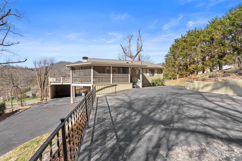 24 Winding Way Drive