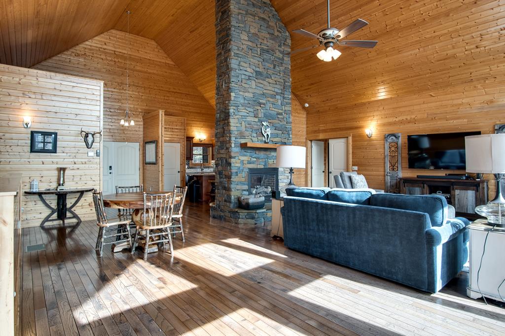 599 Red Oak Rd