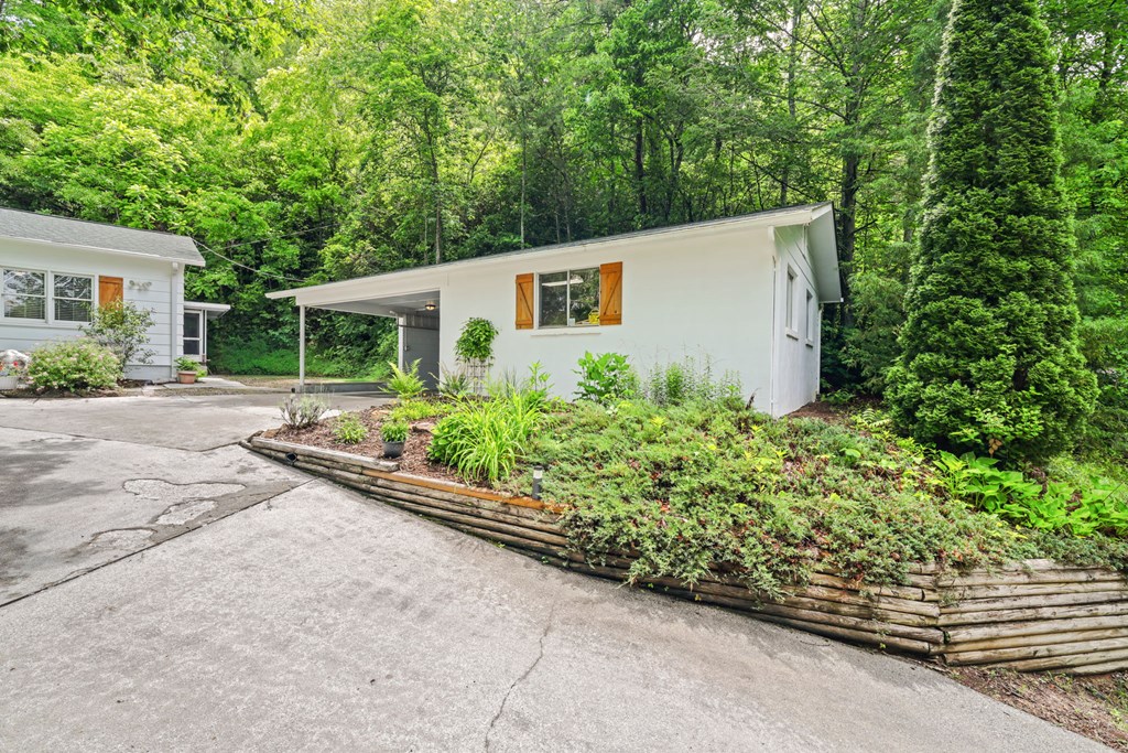 589 Noah Gibson Road