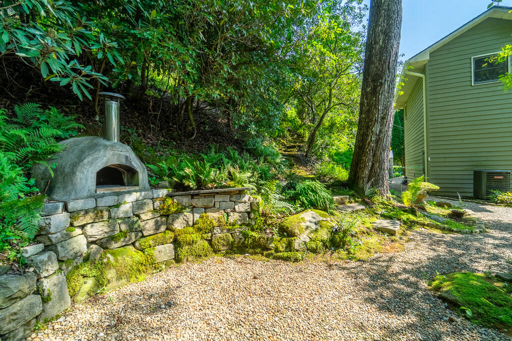 82 Pope Road