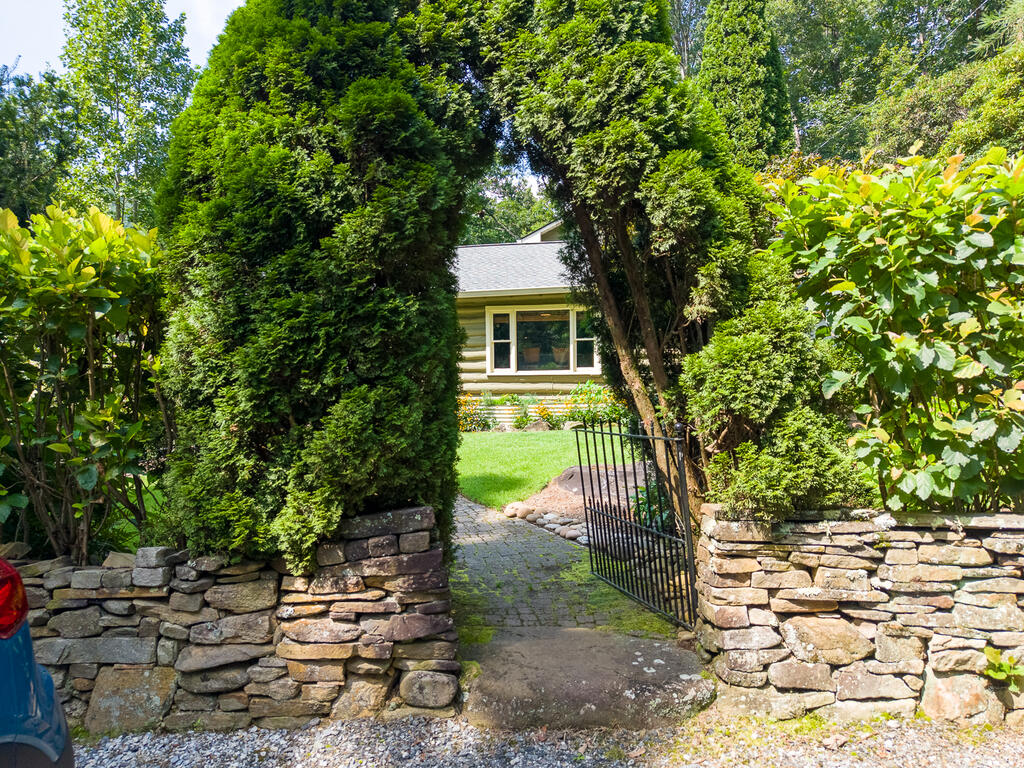 82 Pope Road