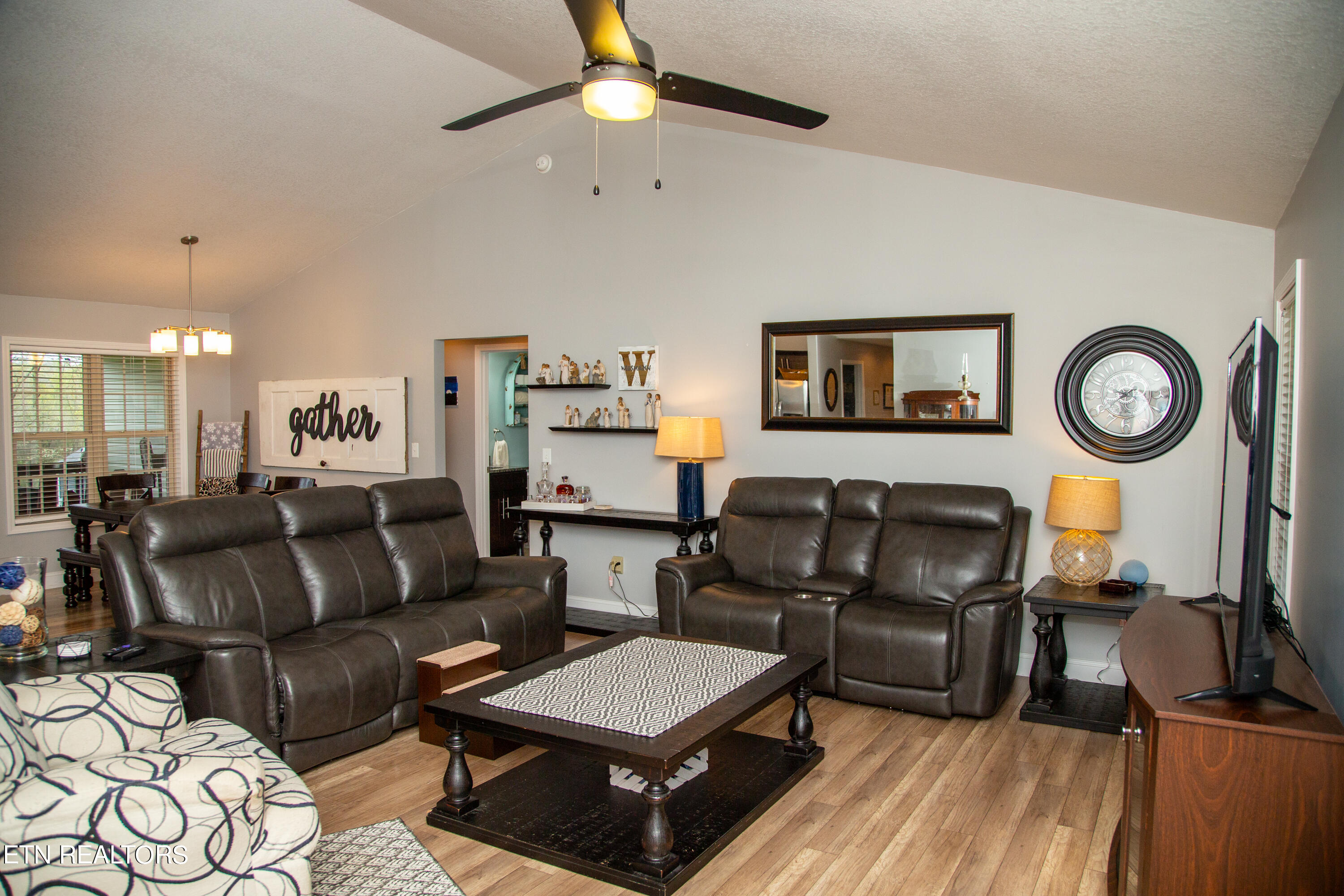 1513 Boyds Creek Hwy