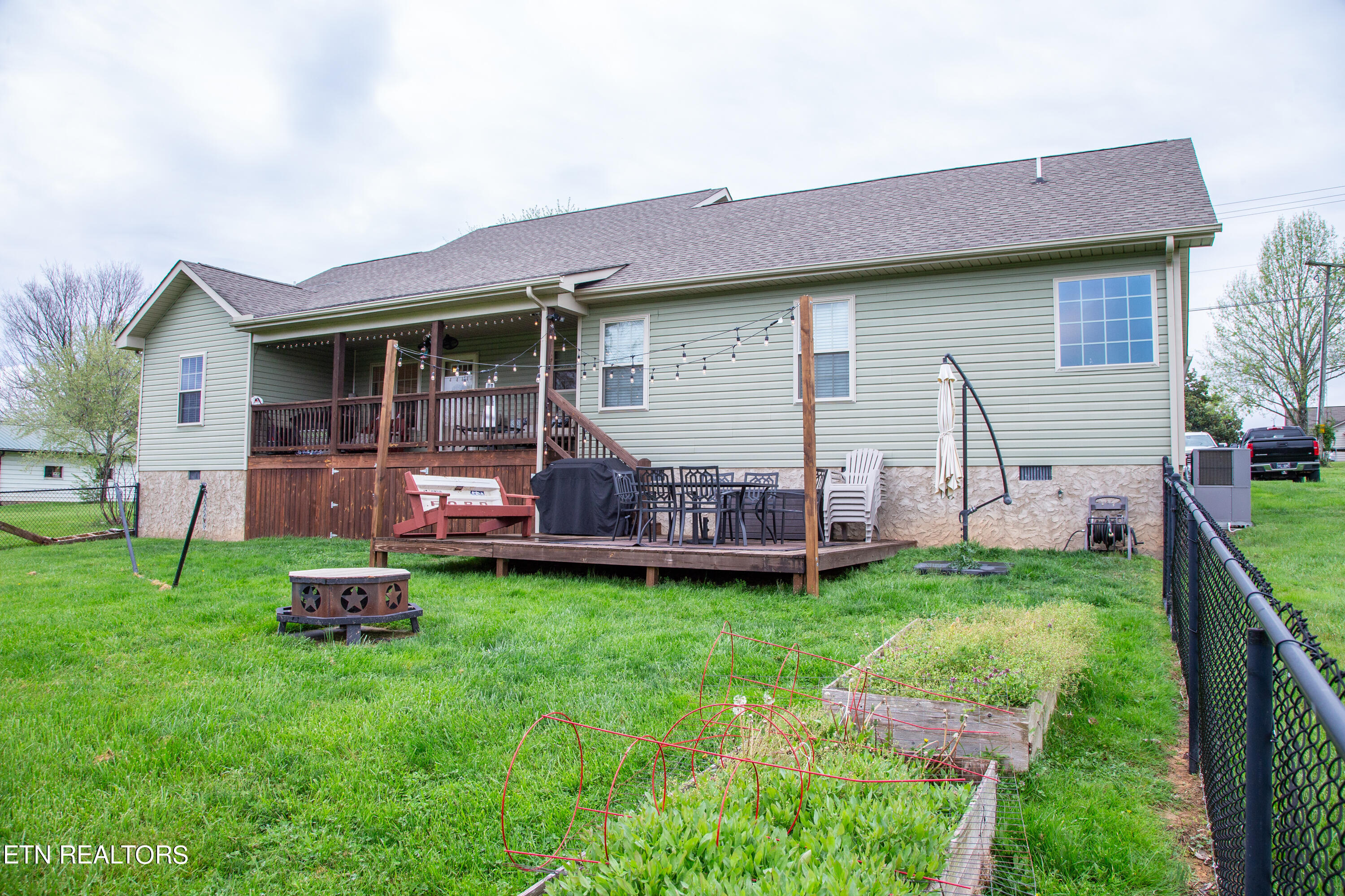 1513 Boyds Creek Hwy