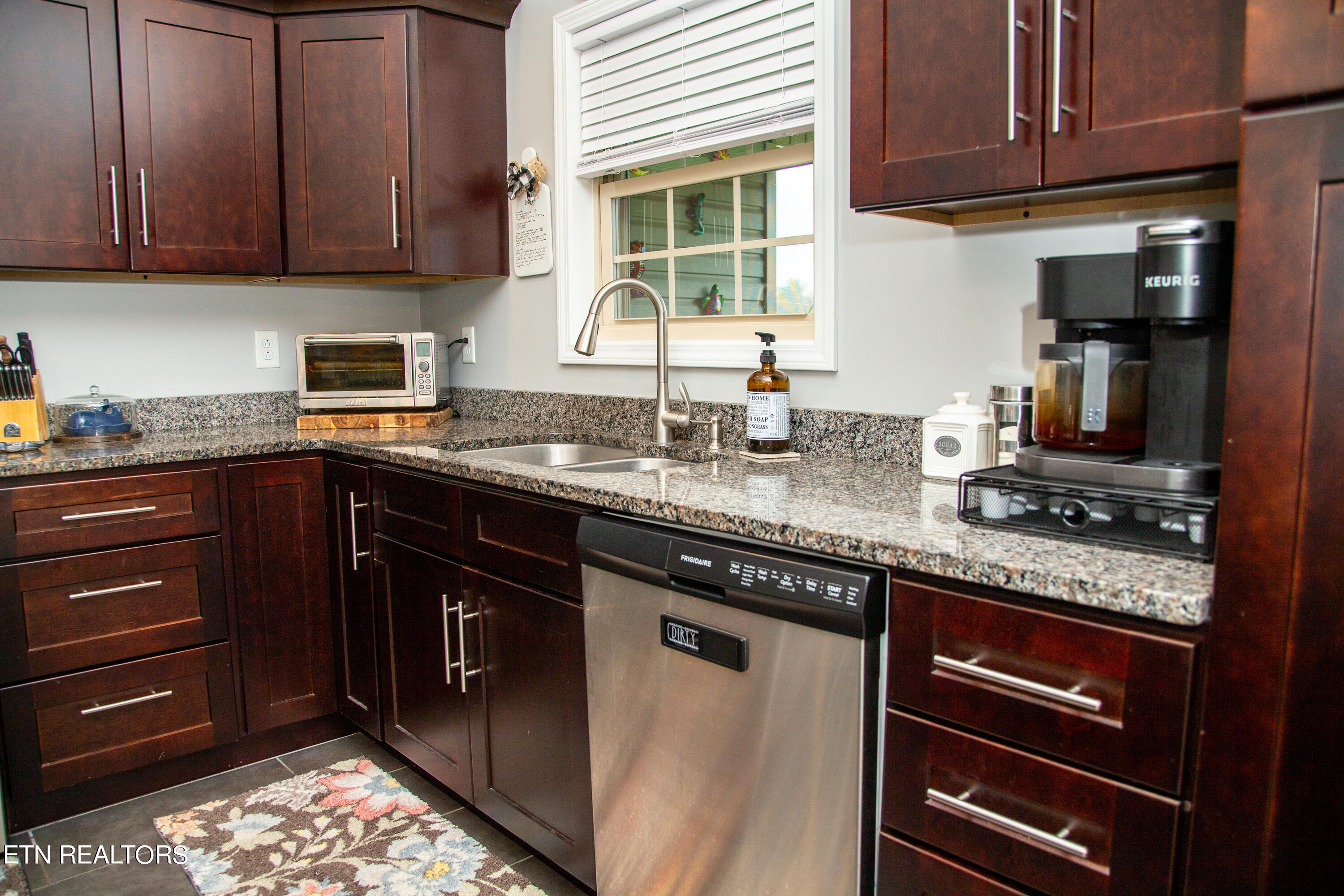 1513 Boyds Creek Hwy