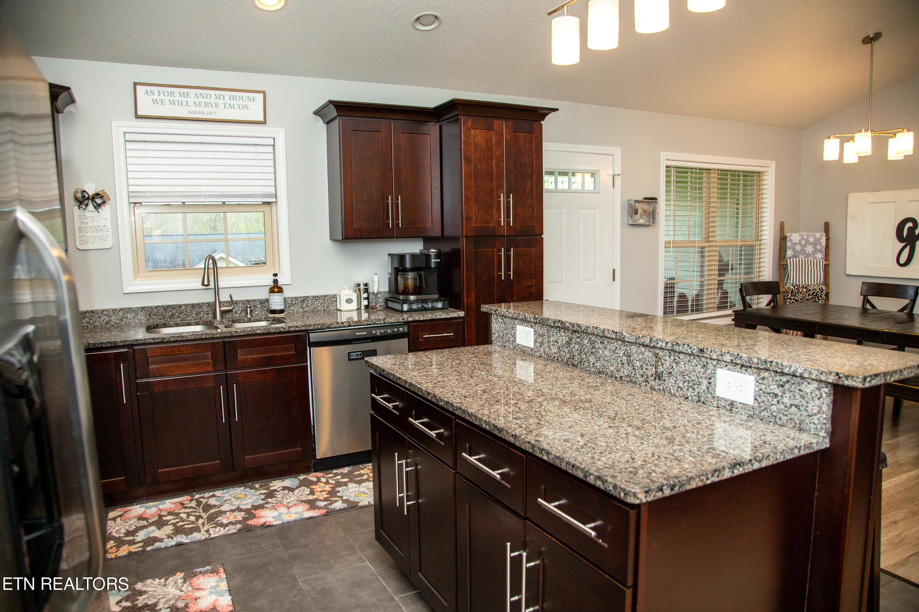 1513 Boyds Creek Hwy