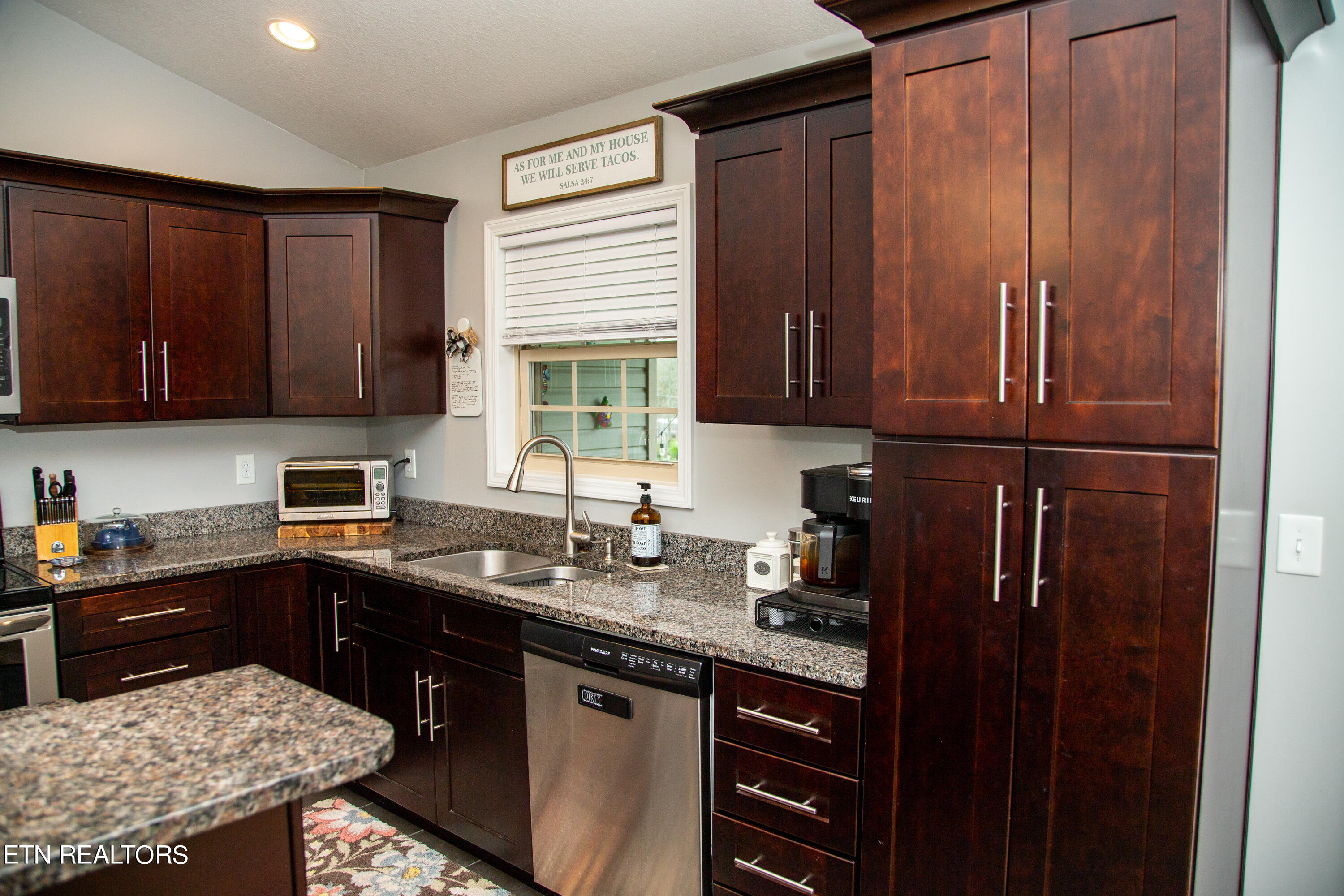 1513 Boyds Creek Hwy