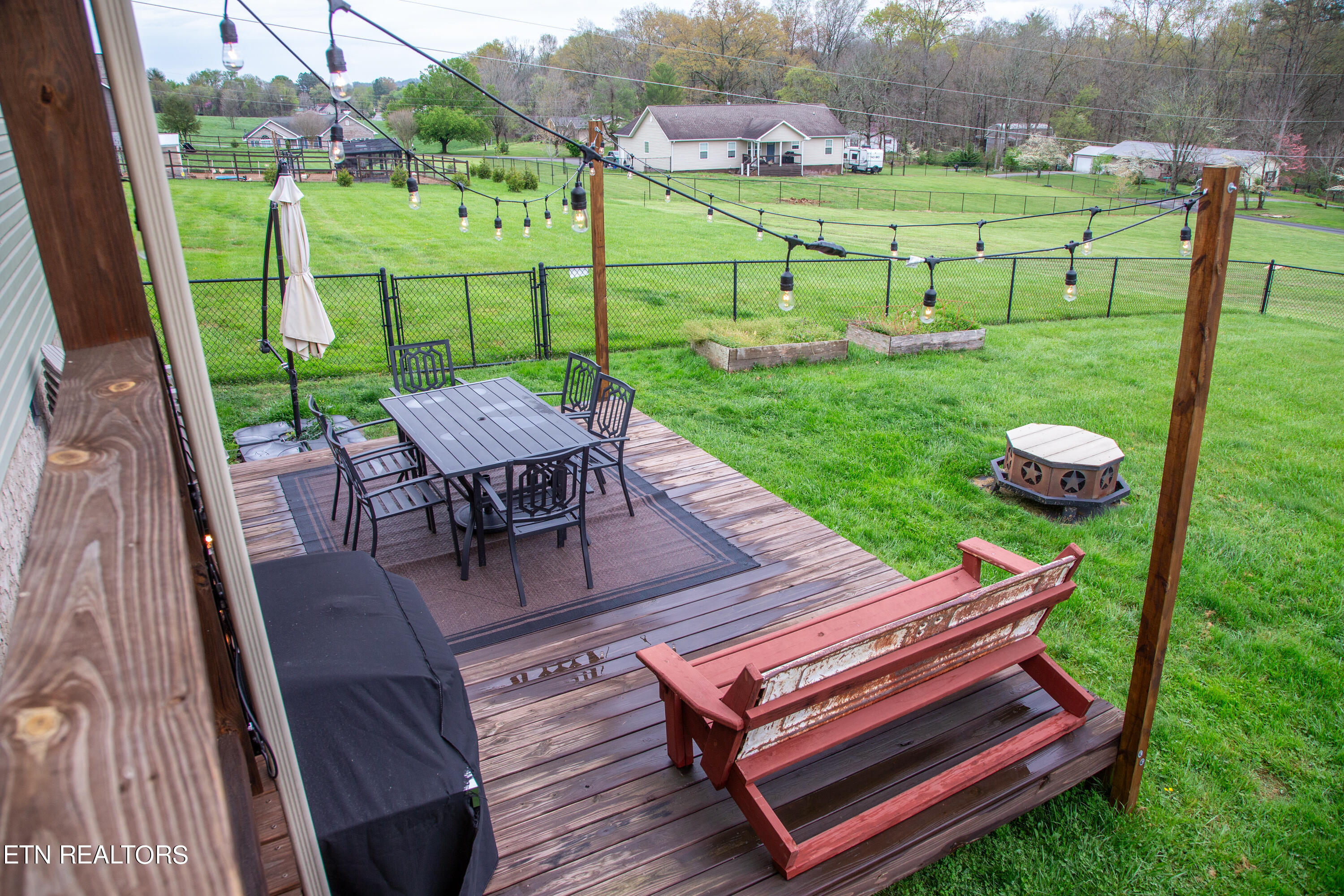 1513 Boyds Creek Hwy