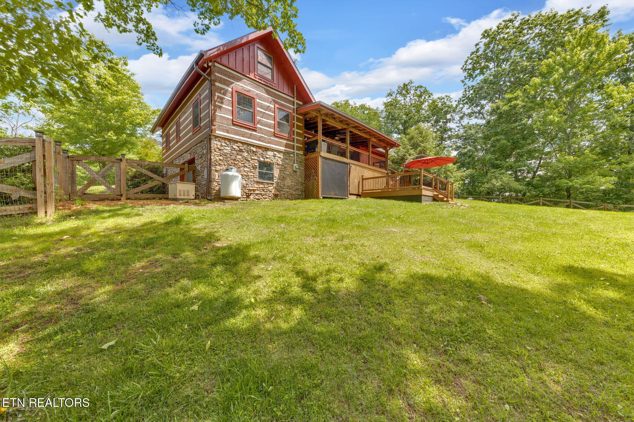 1301 Sourwood Way