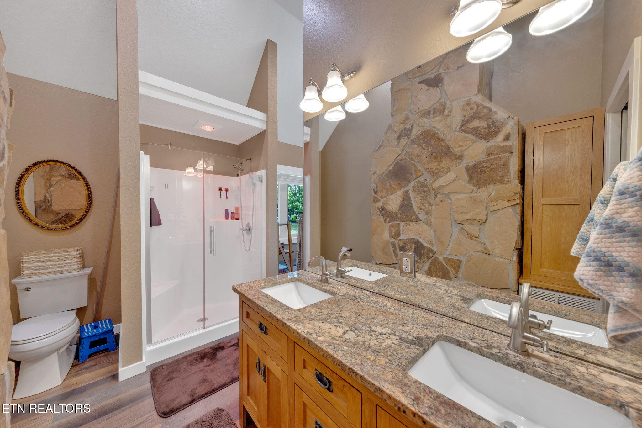 1301 Sourwood Way