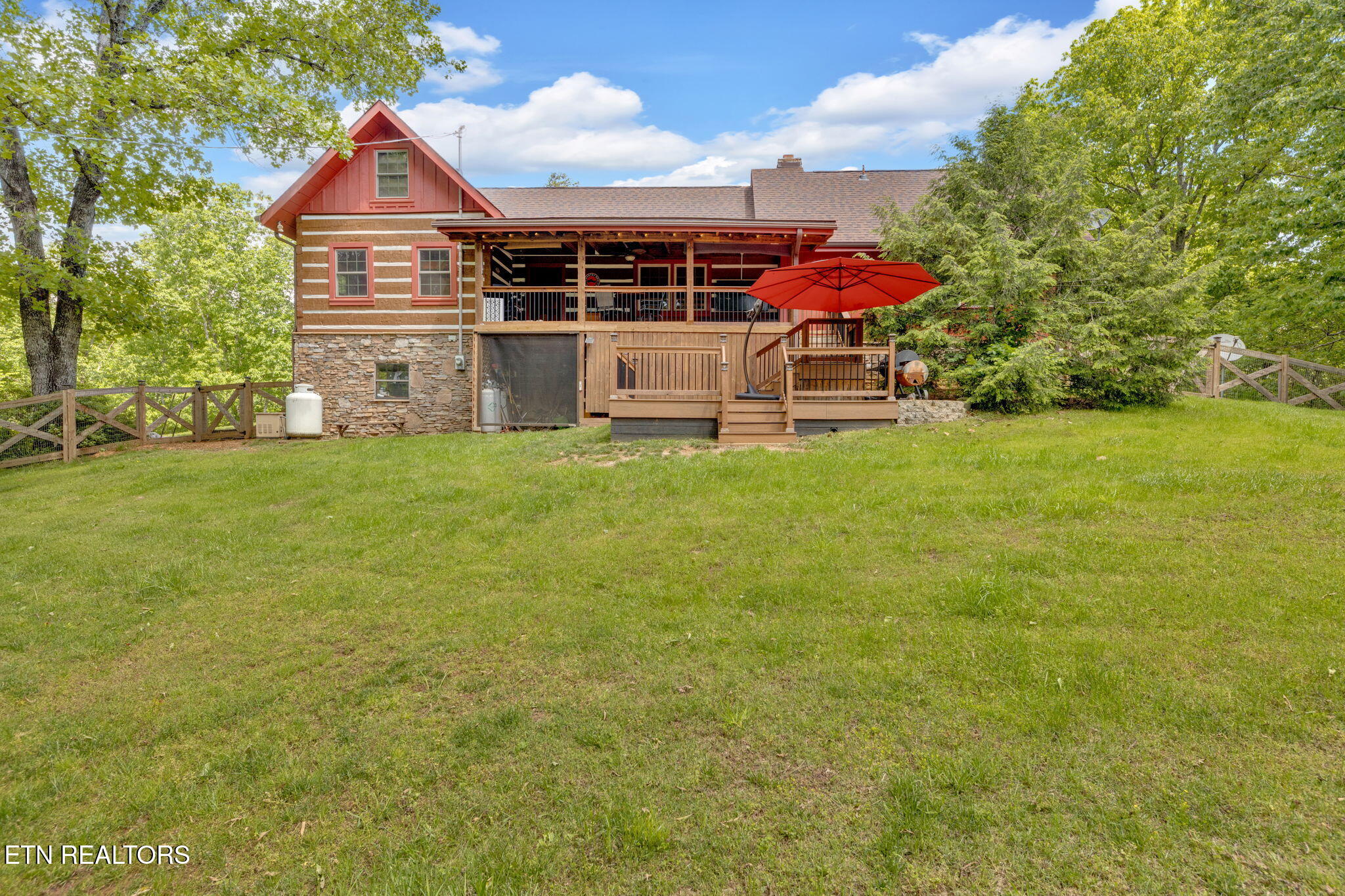 1301 Sourwood Way
