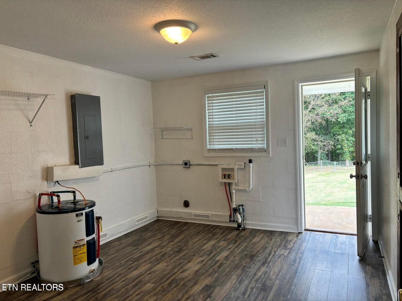 1410 Pine Ridge Rd