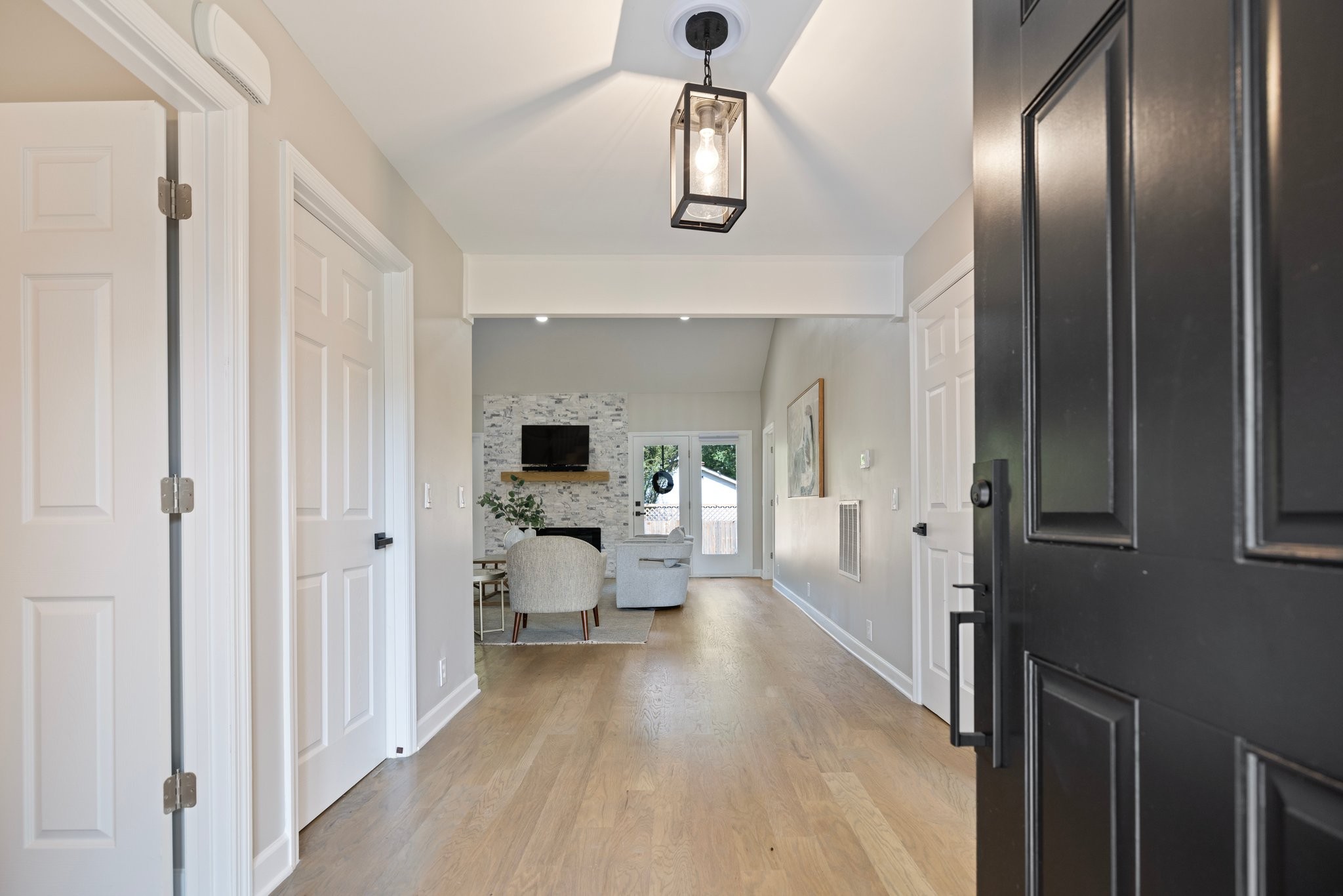1605 Woodland Ct