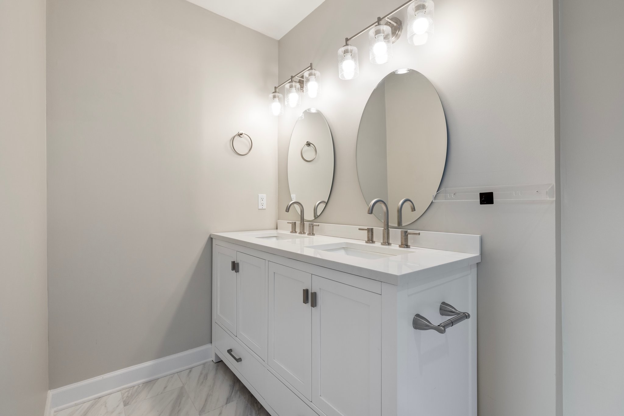 1605 Woodland Ct