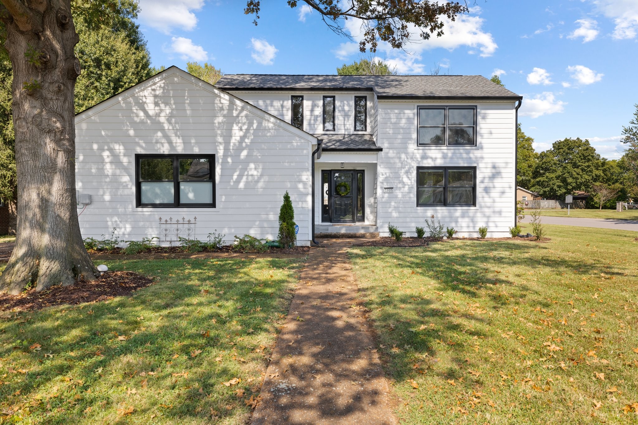 1605 Woodland Ct
