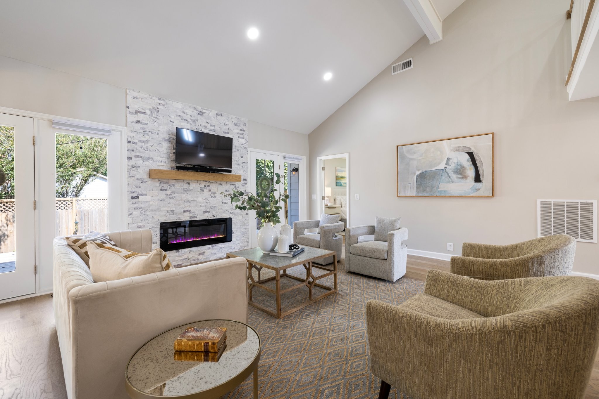 1605 Woodland Ct