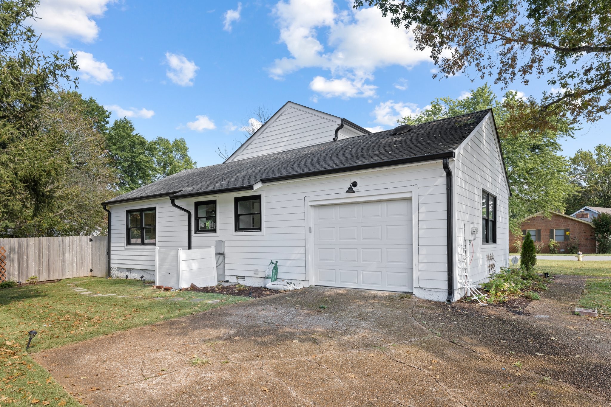1605 Woodland Ct