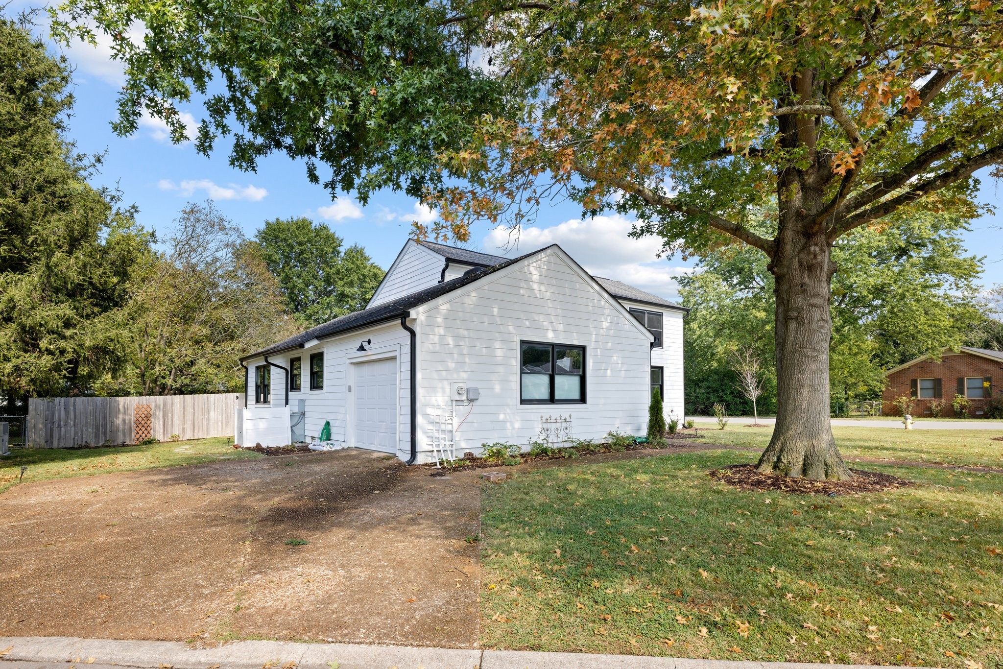 1605 Woodland Ct