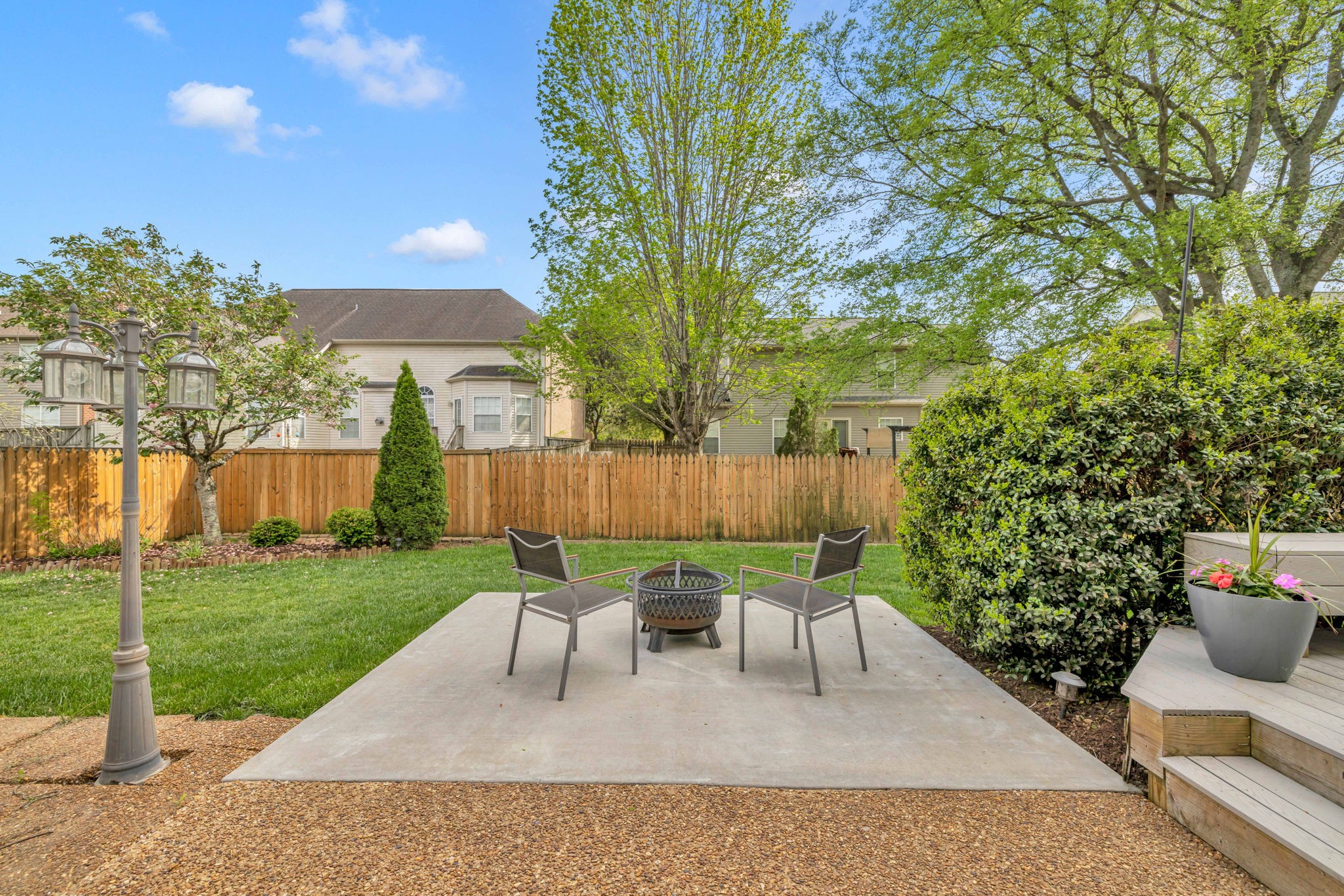 2021 Harvington Dr
