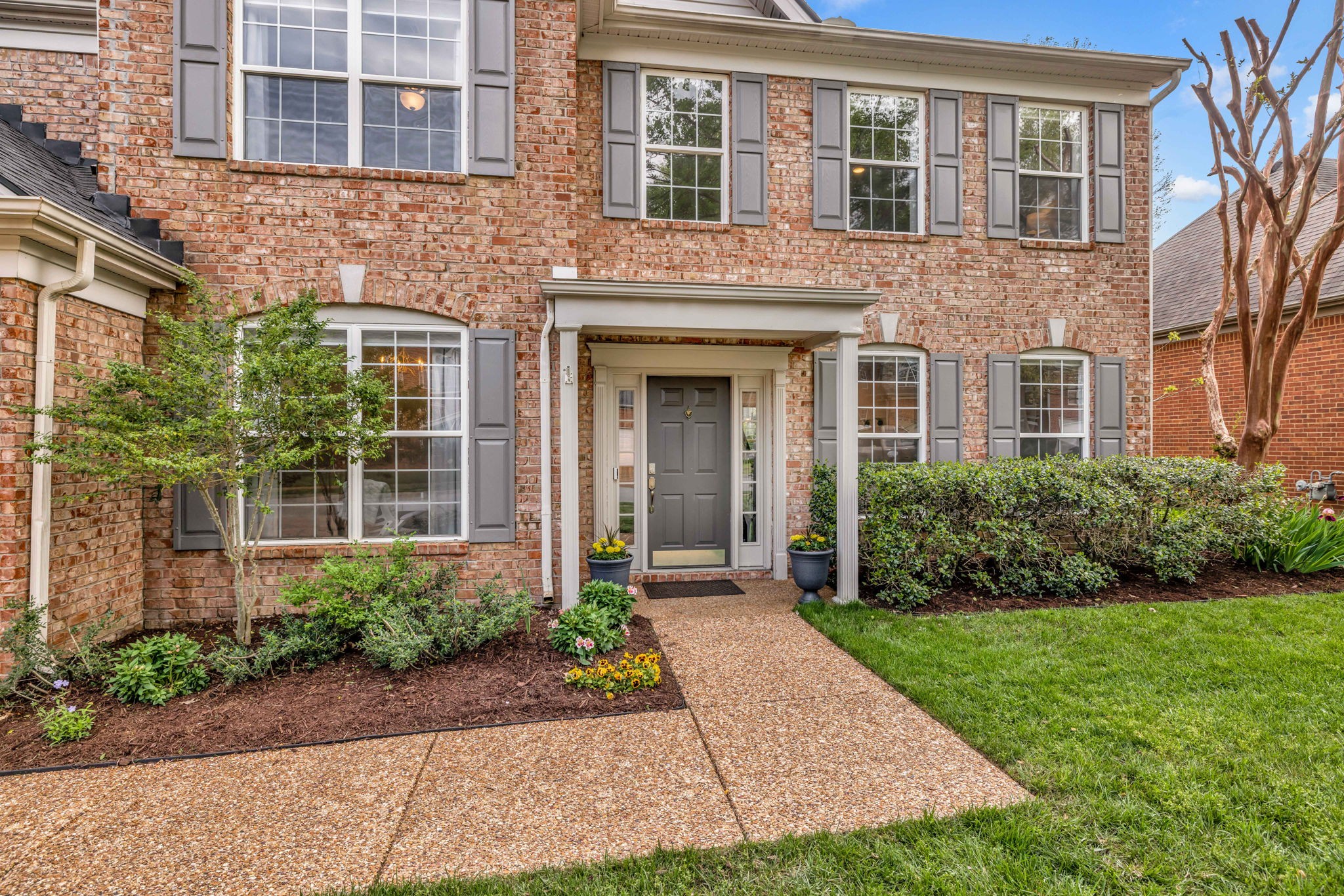 2021 Harvington Dr
