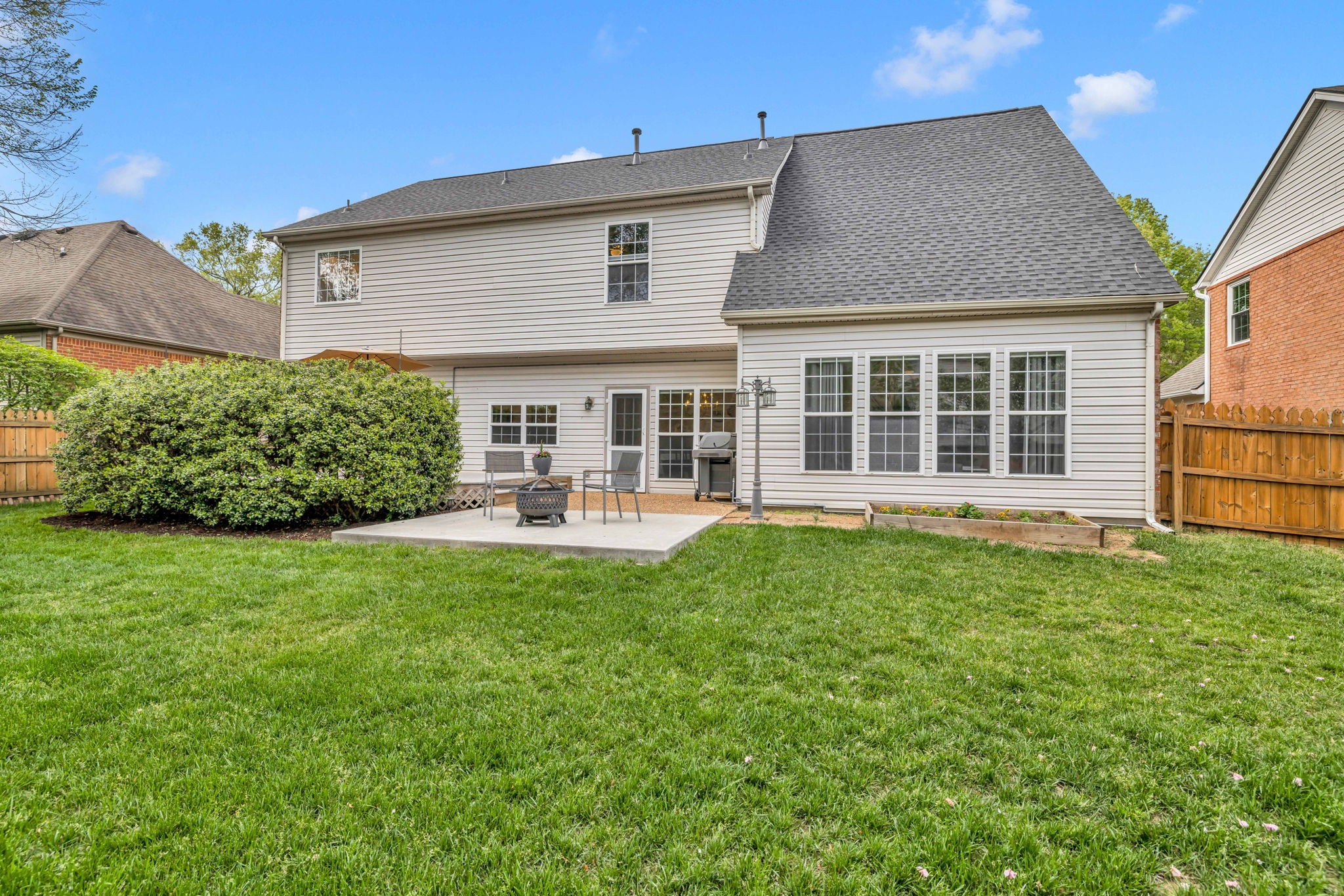 2021 Harvington Dr