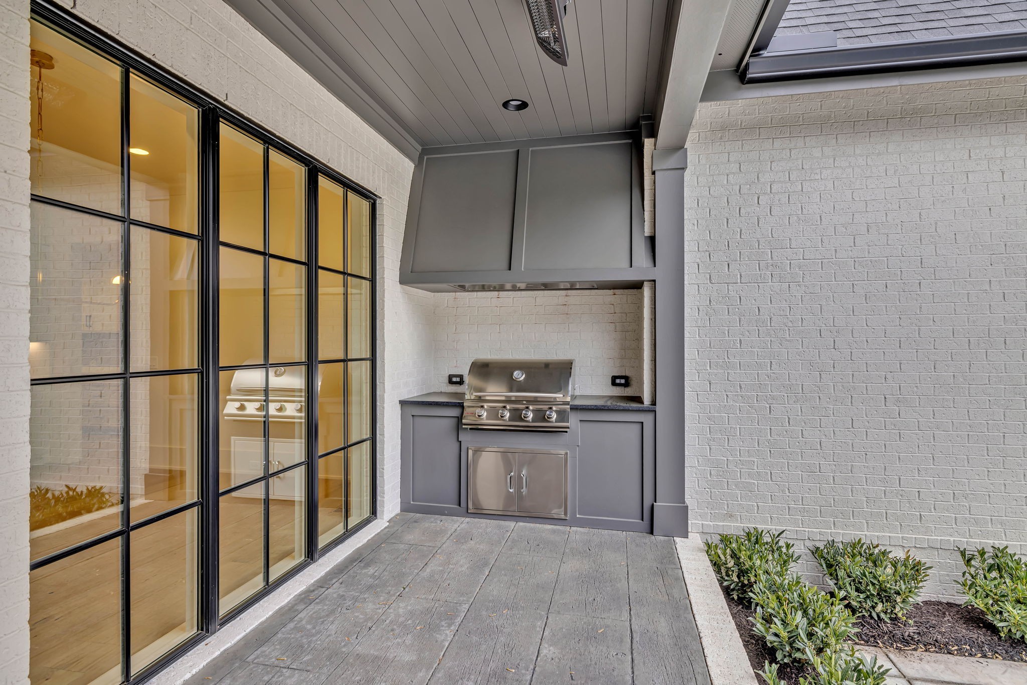 8011 Vaden Dr