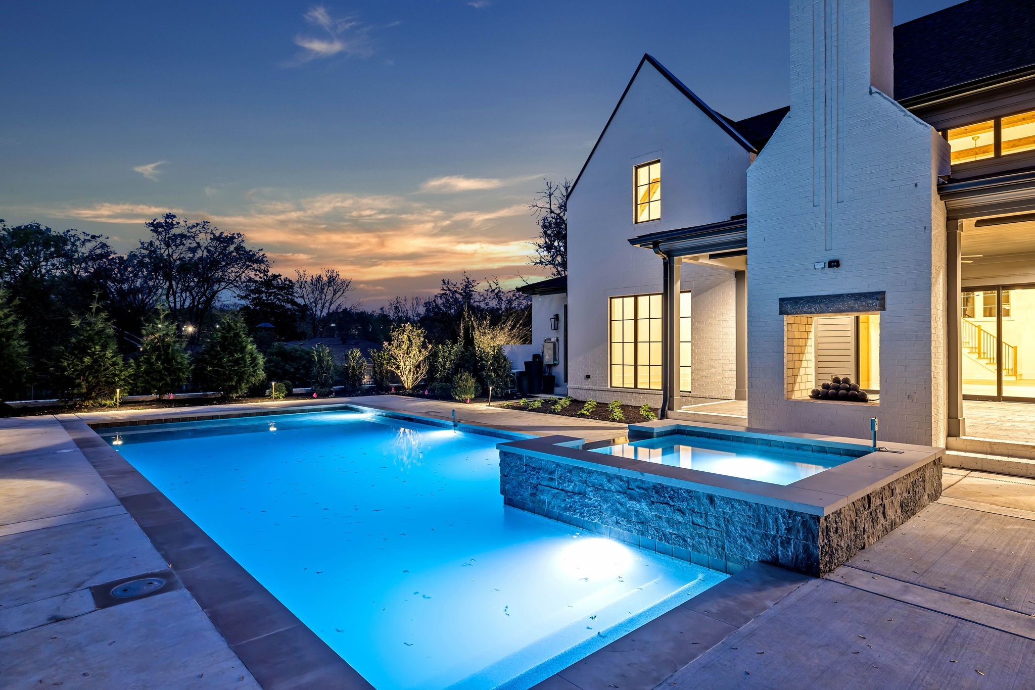 8011 Vaden Dr