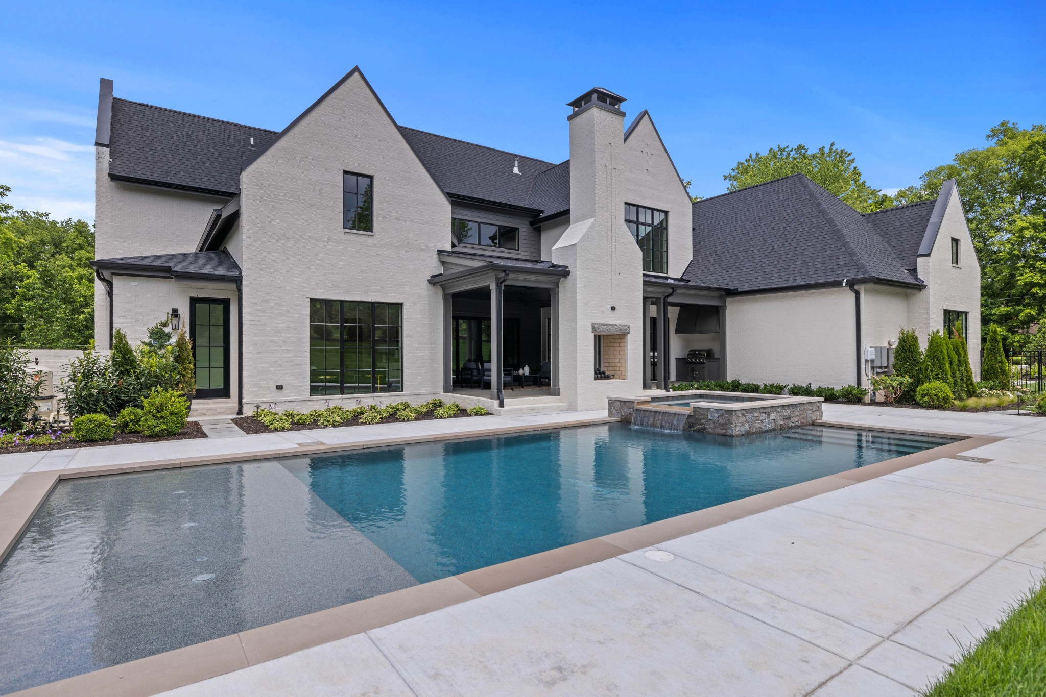 8011 Vaden Dr