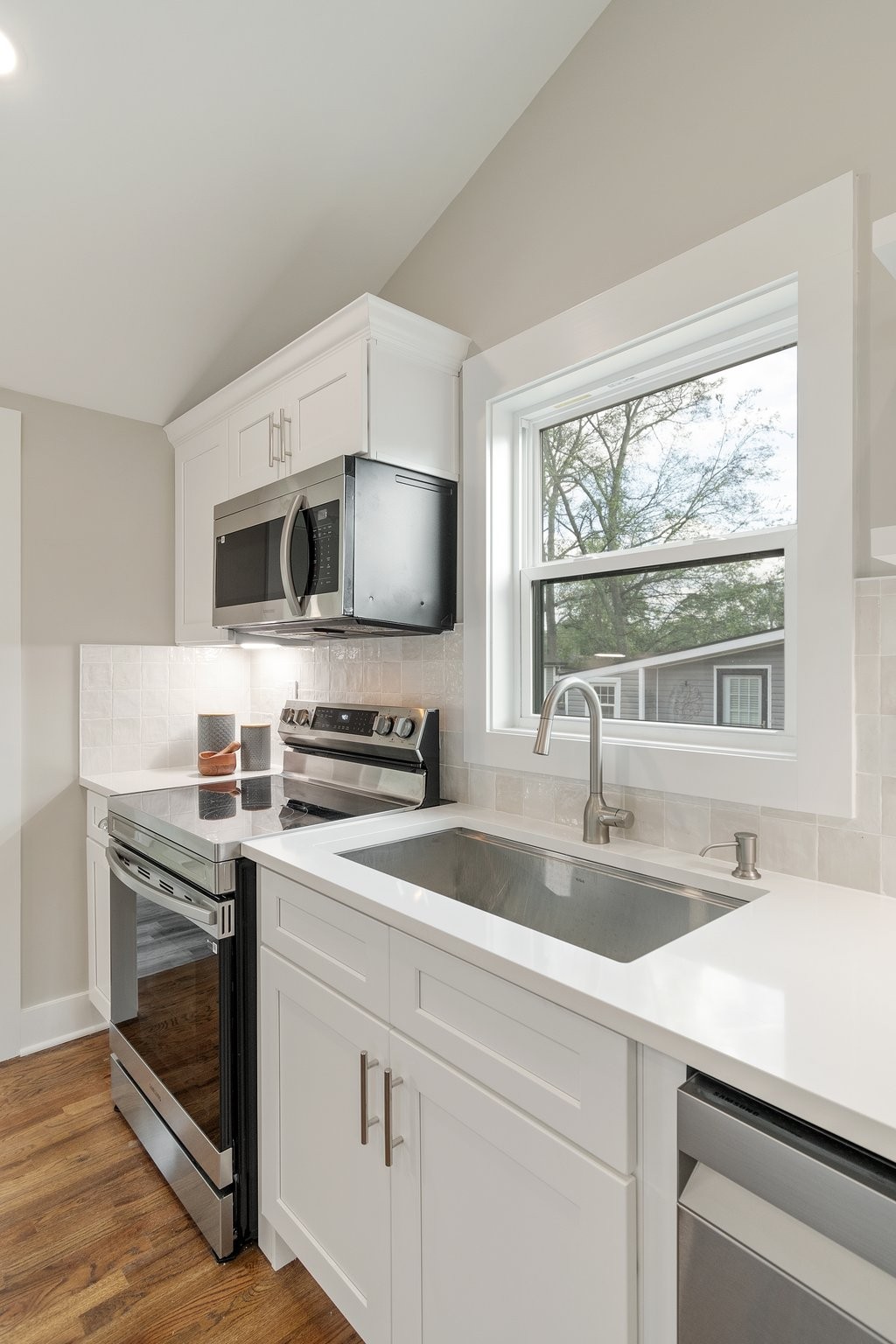 1305 Chickering Dr