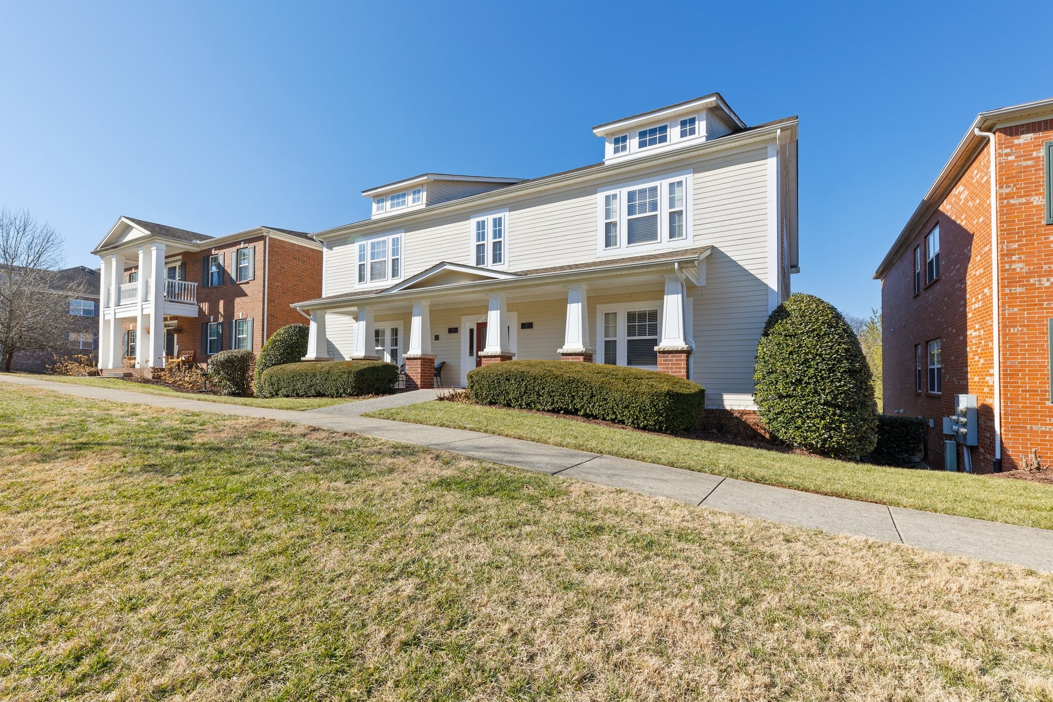 1213 Park Run Dr