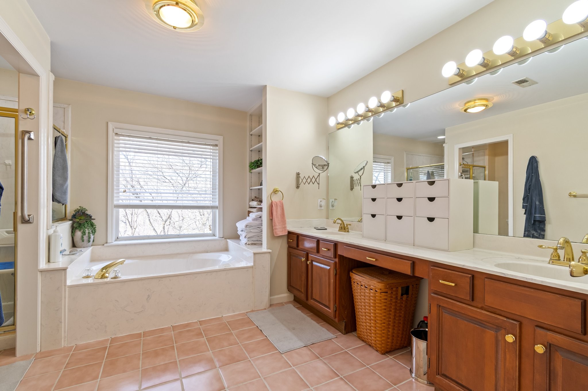 4259 Warren Rd