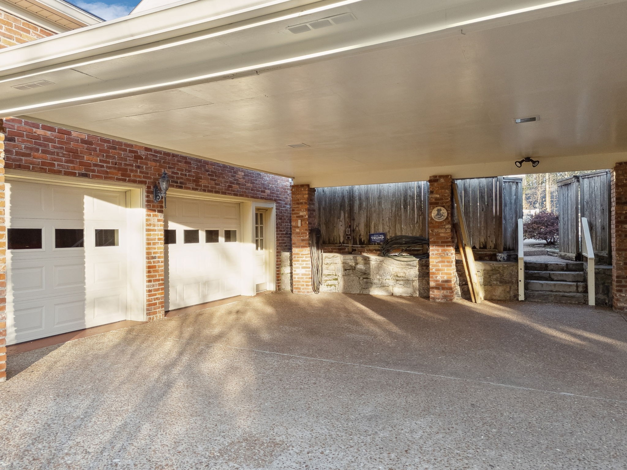 2409 McIntyre Ct