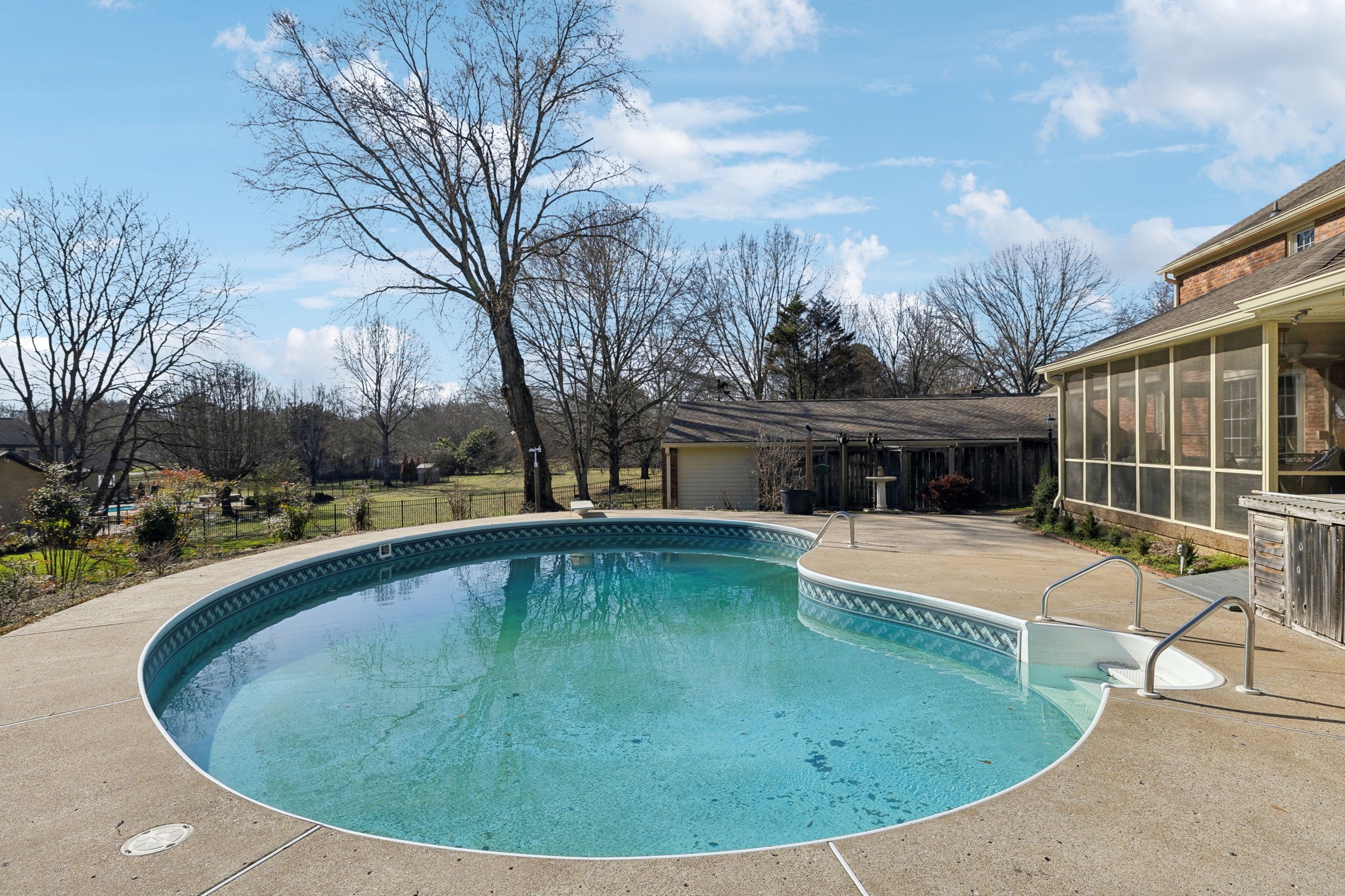 2409 McIntyre Ct