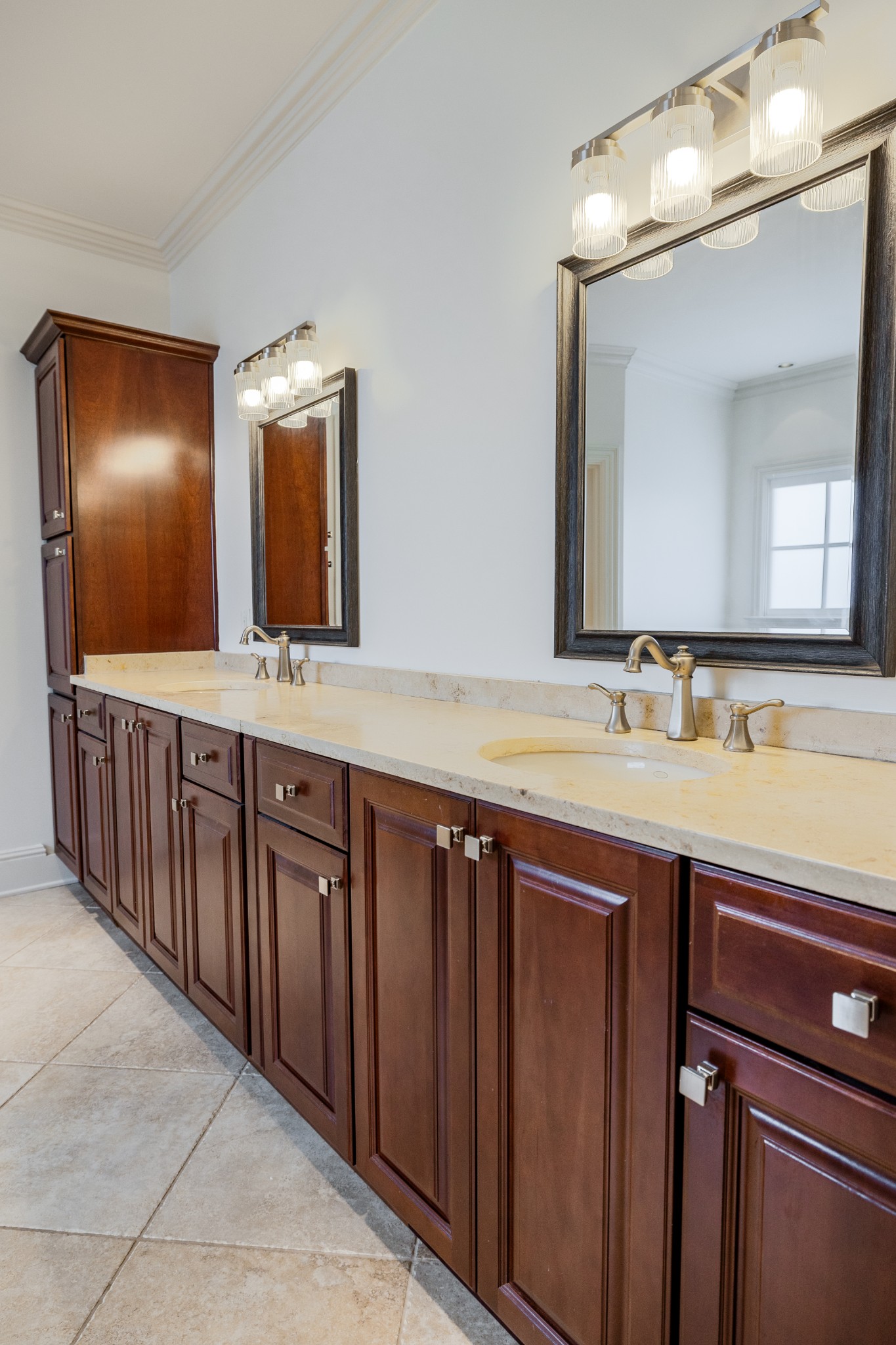 640 Legends Crest Dr