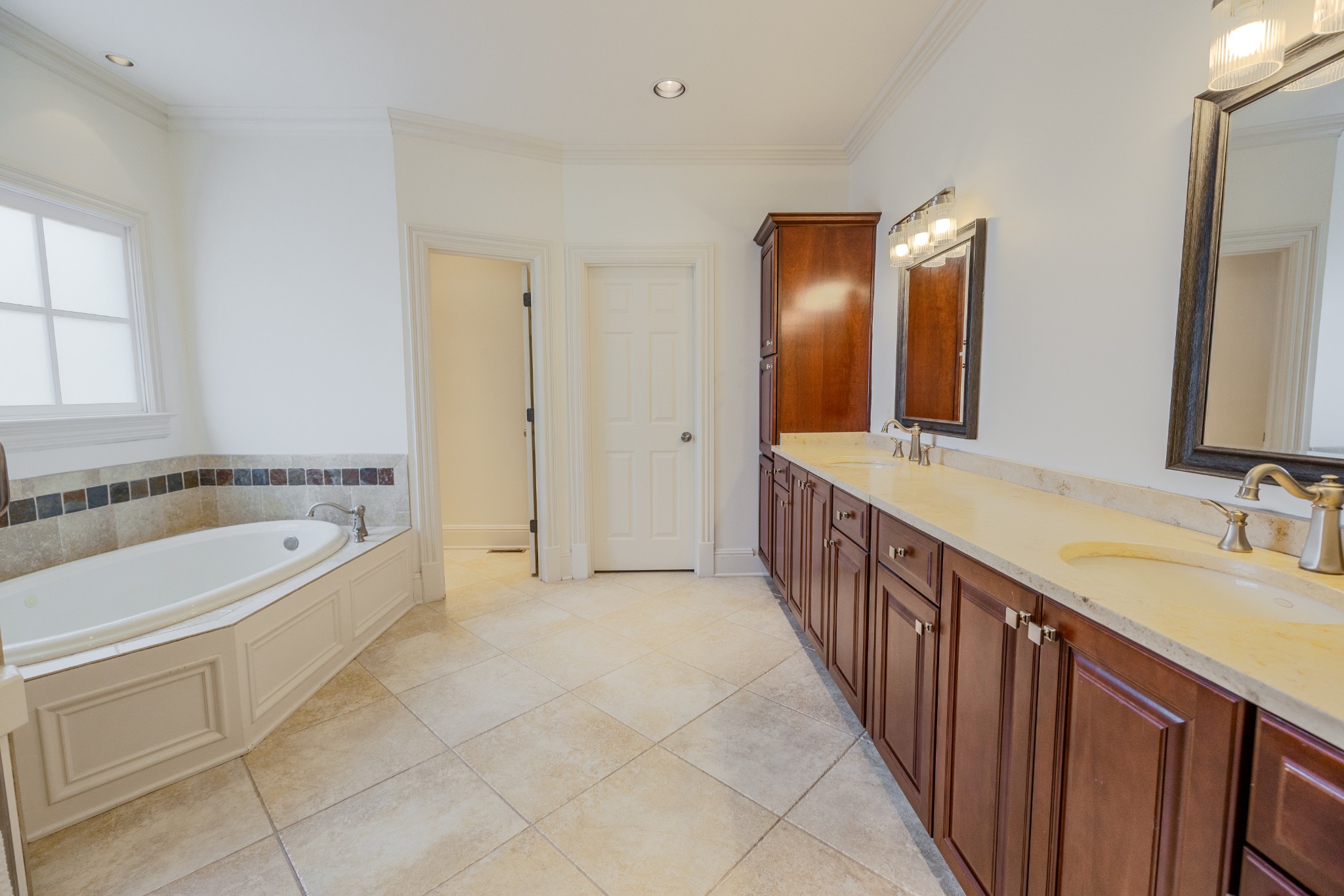 640 Legends Crest Dr