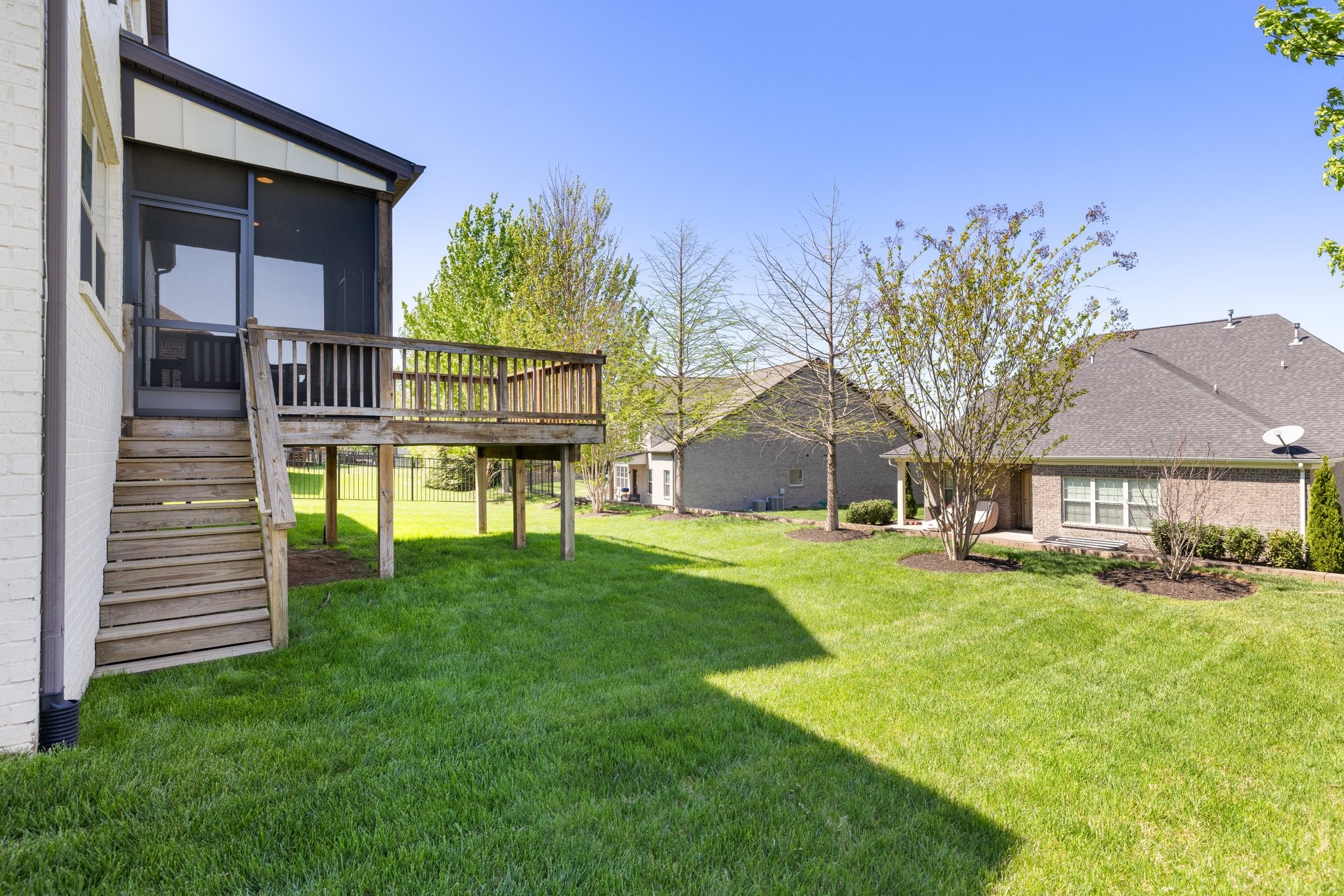 5012 Laughing Brook Ln