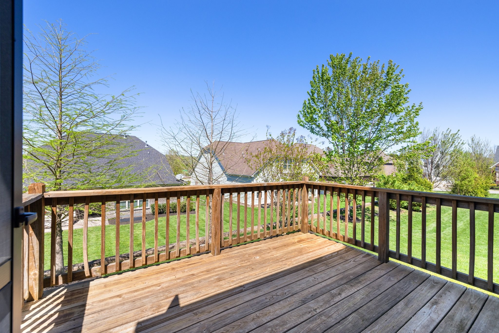 5012 Laughing Brook Ln