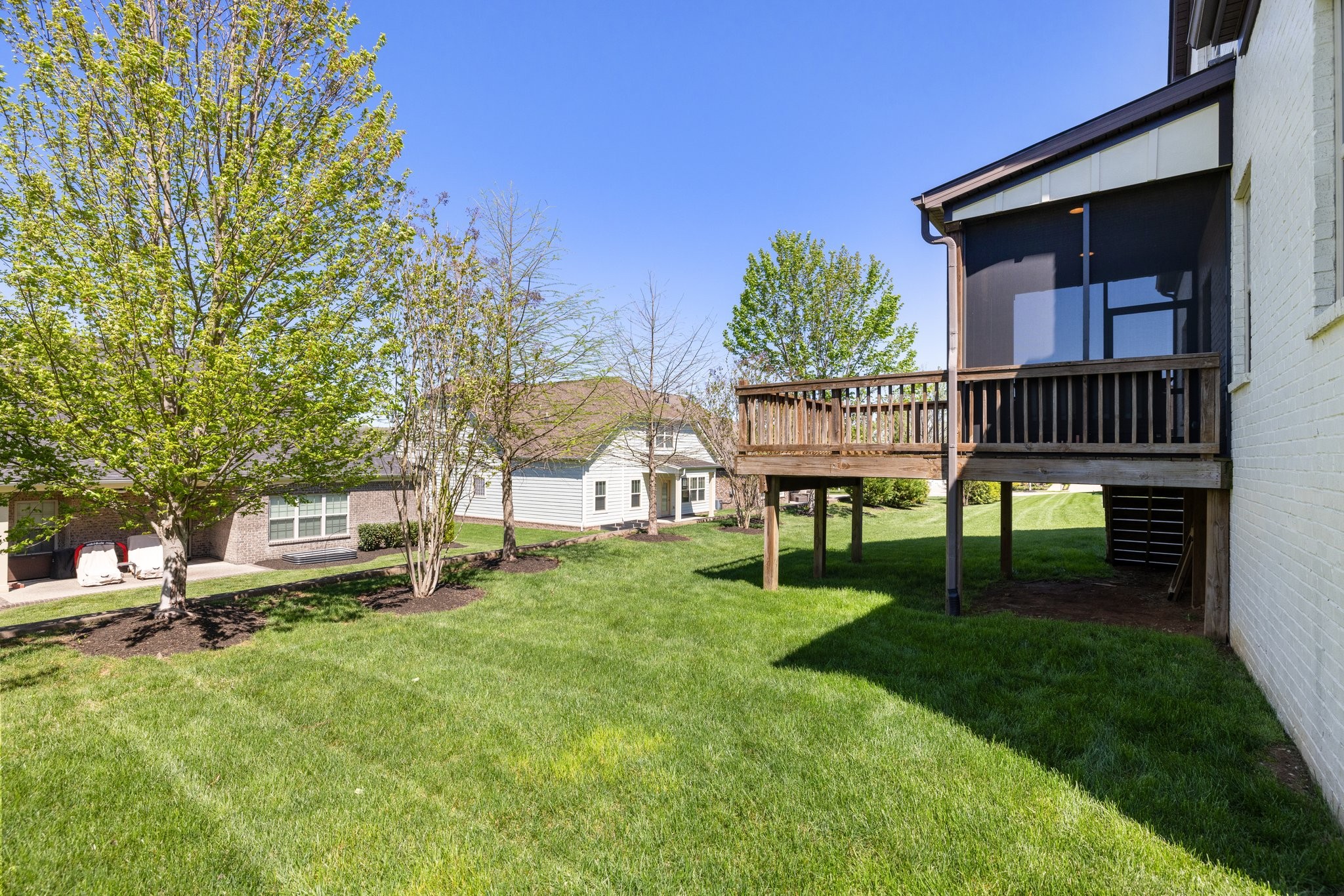 5012 Laughing Brook Ln