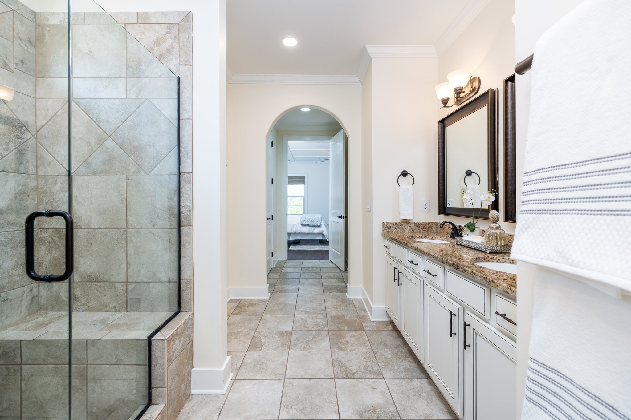 5012 Laughing Brook Ln
