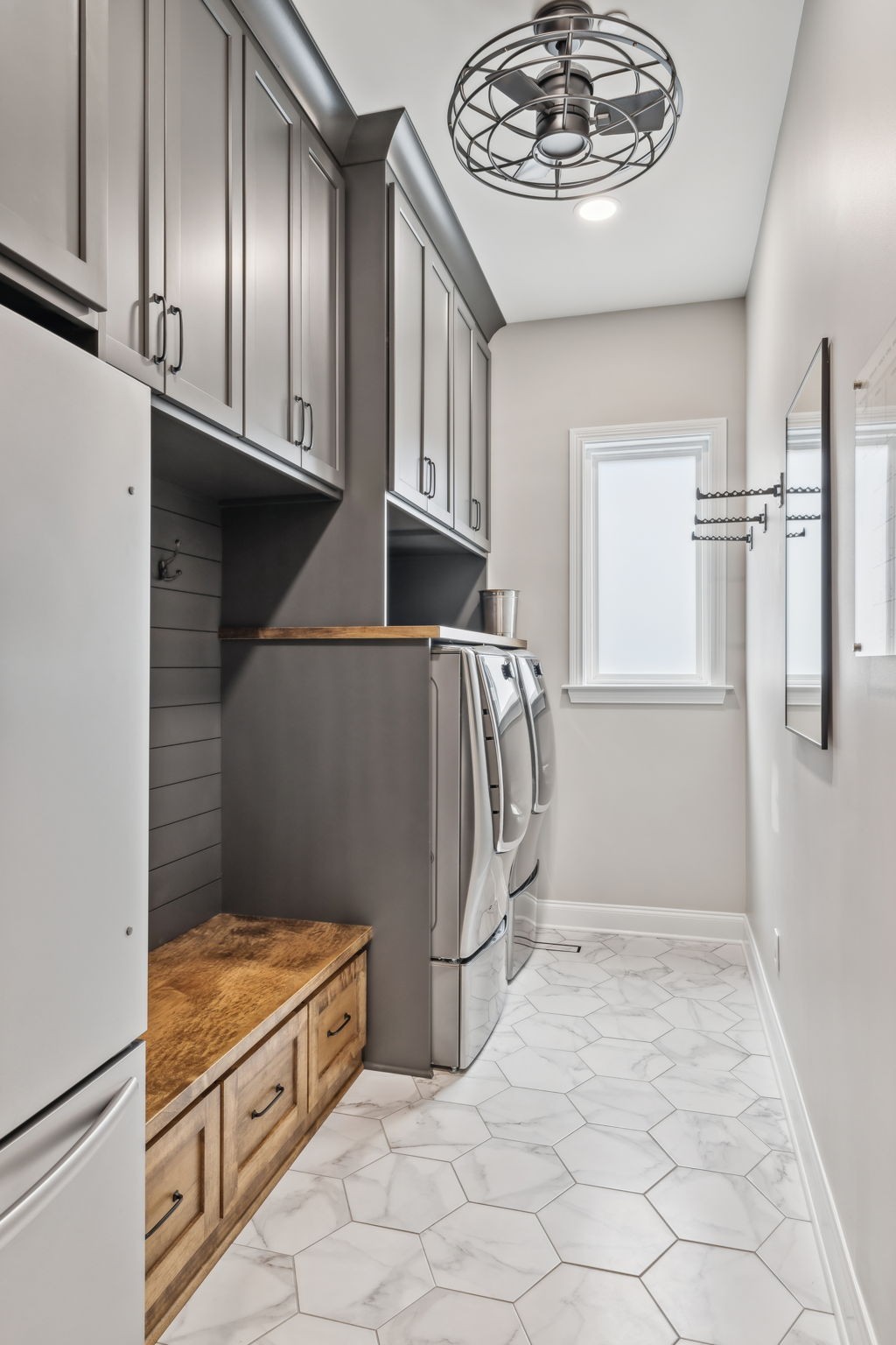 807 Caledonian Ct