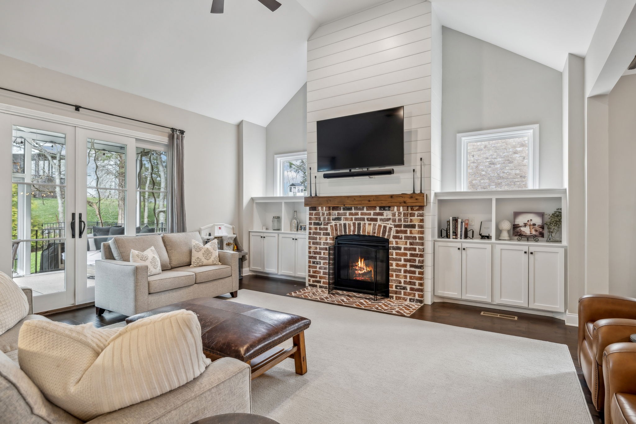 807 Caledonian Ct