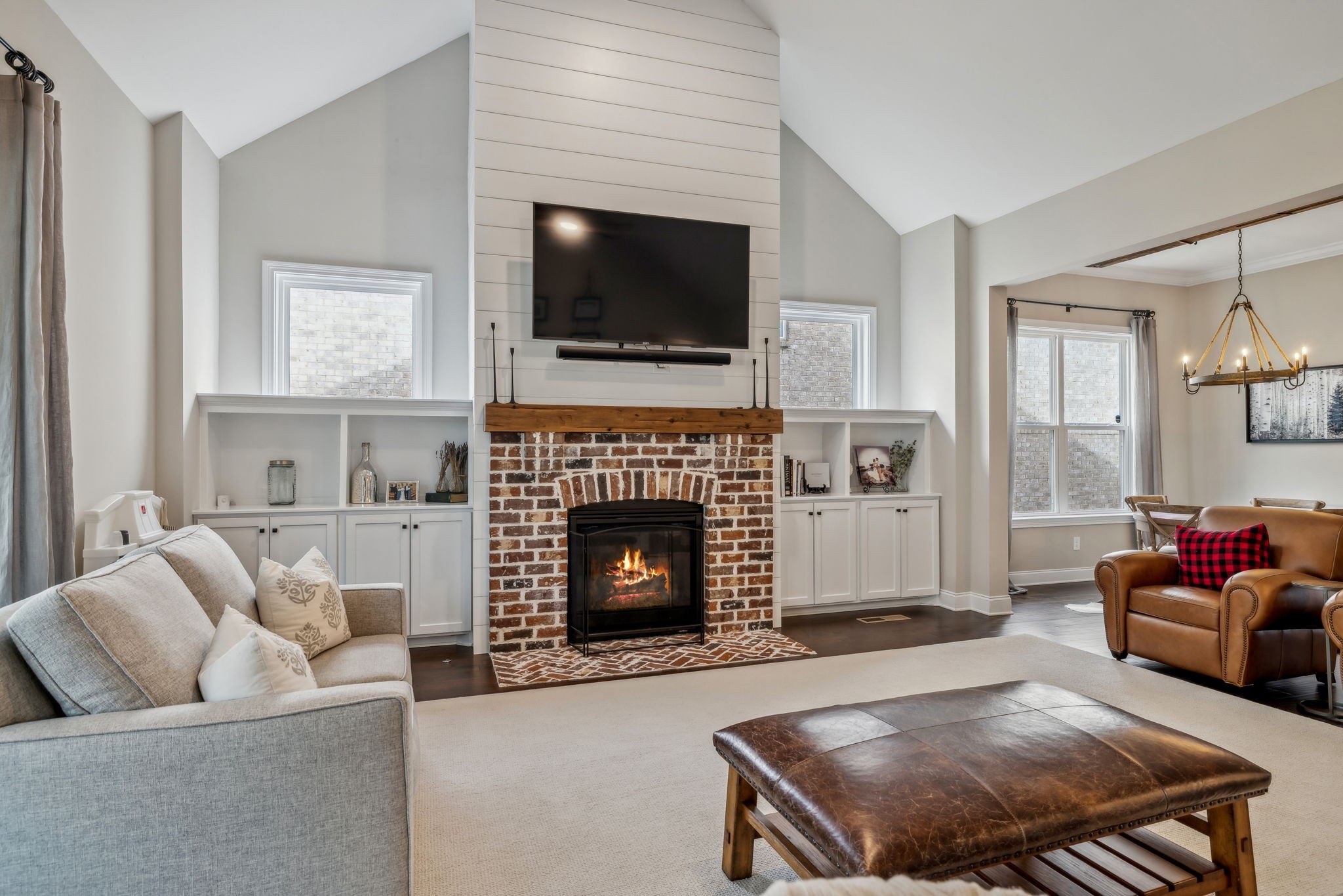 807 Caledonian Ct