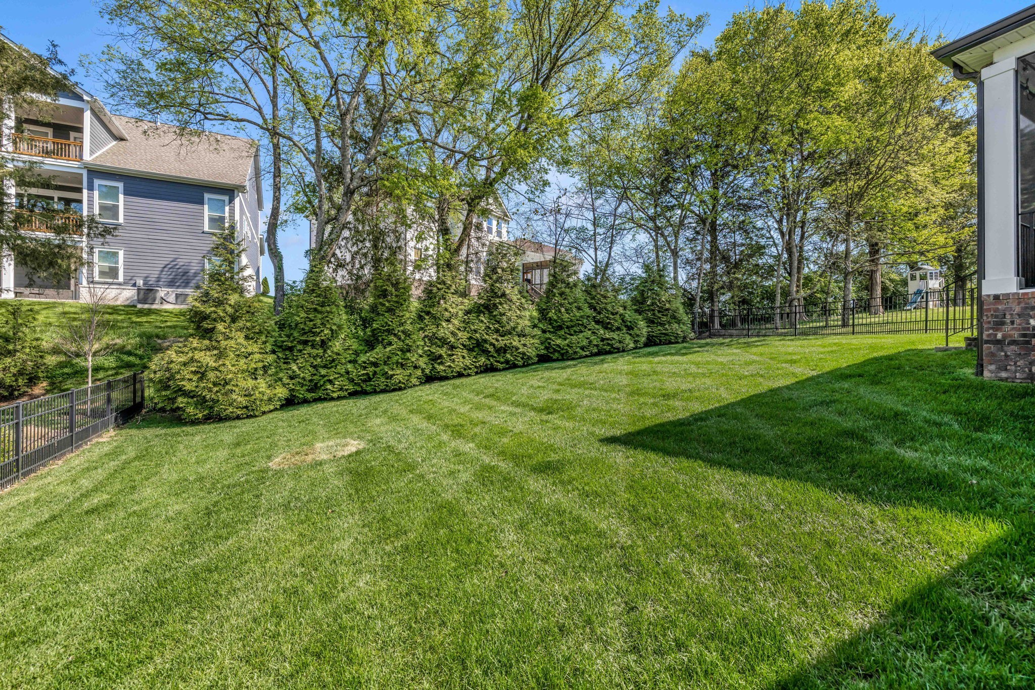 807 Caledonian Ct