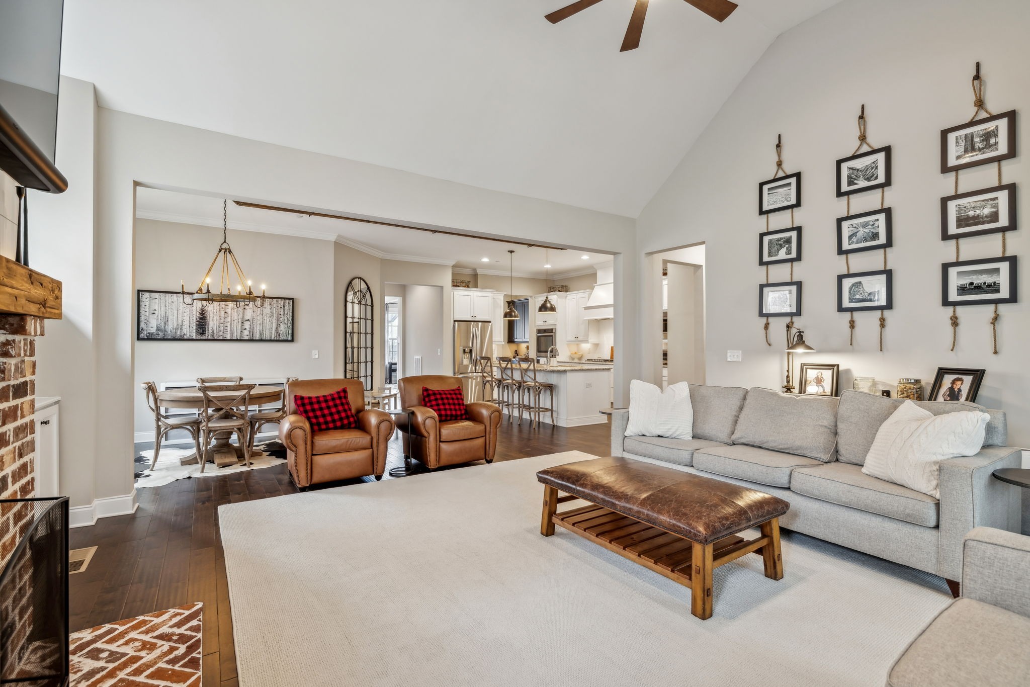 807 Caledonian Ct