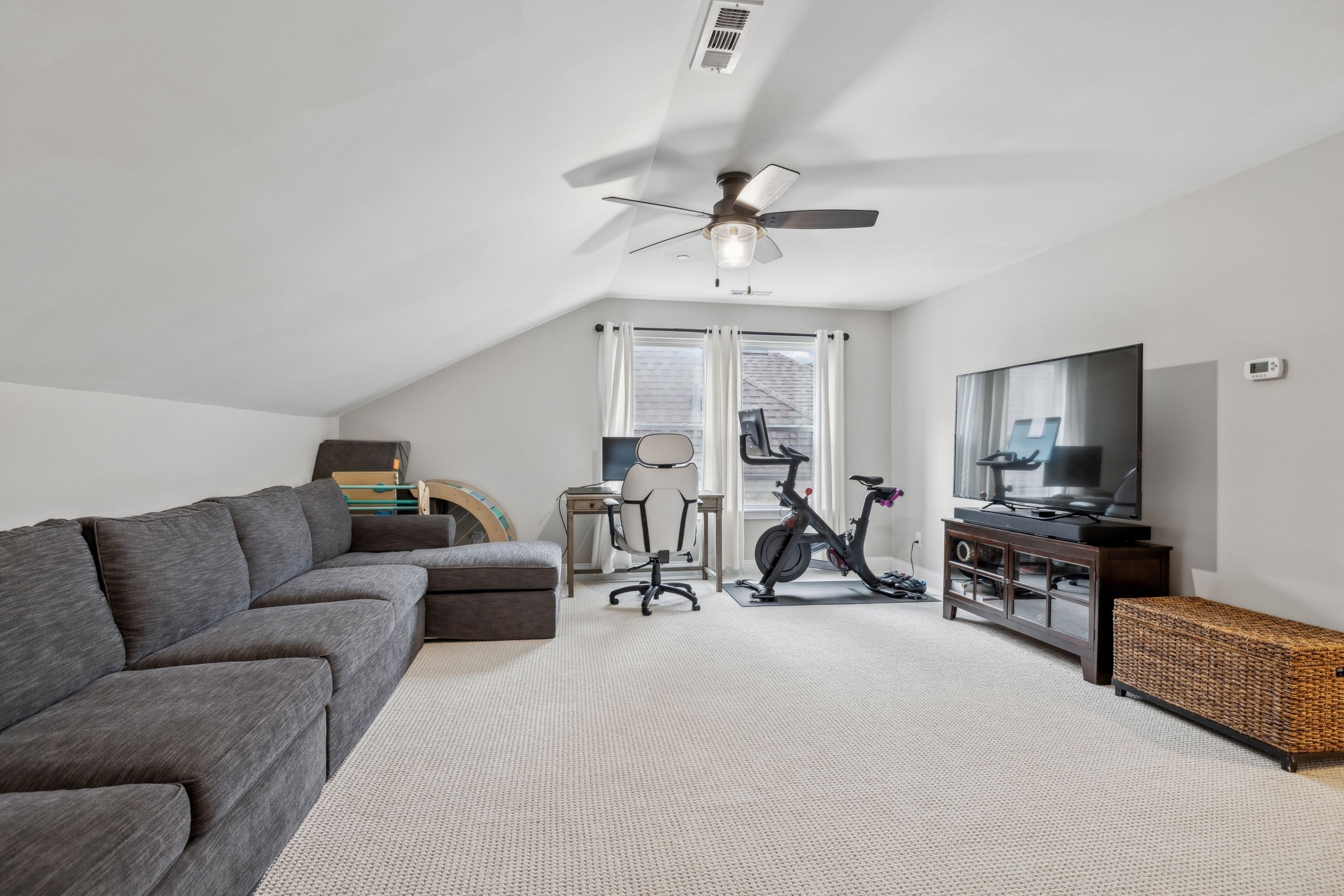 807 Caledonian Ct